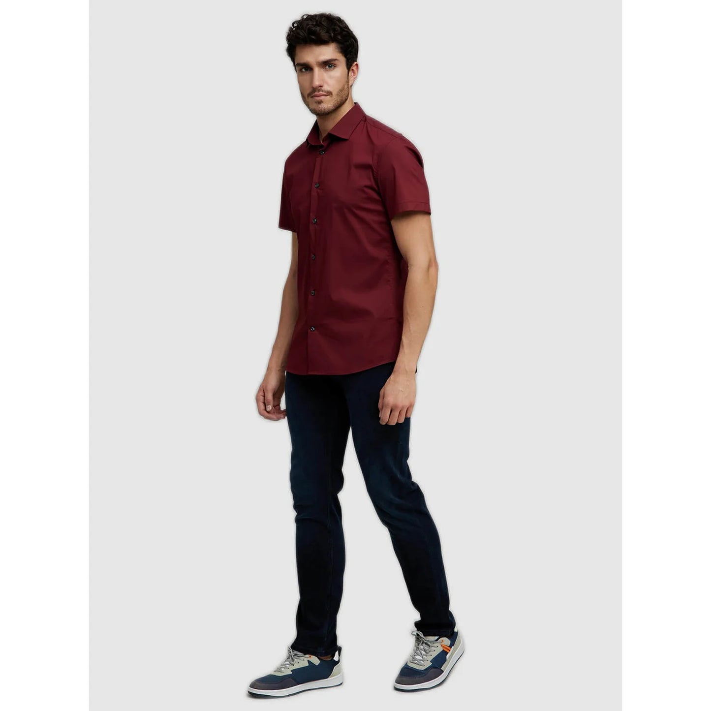 Celio* Solid Slim Fit Poly-Cotton Burgundy Shirt