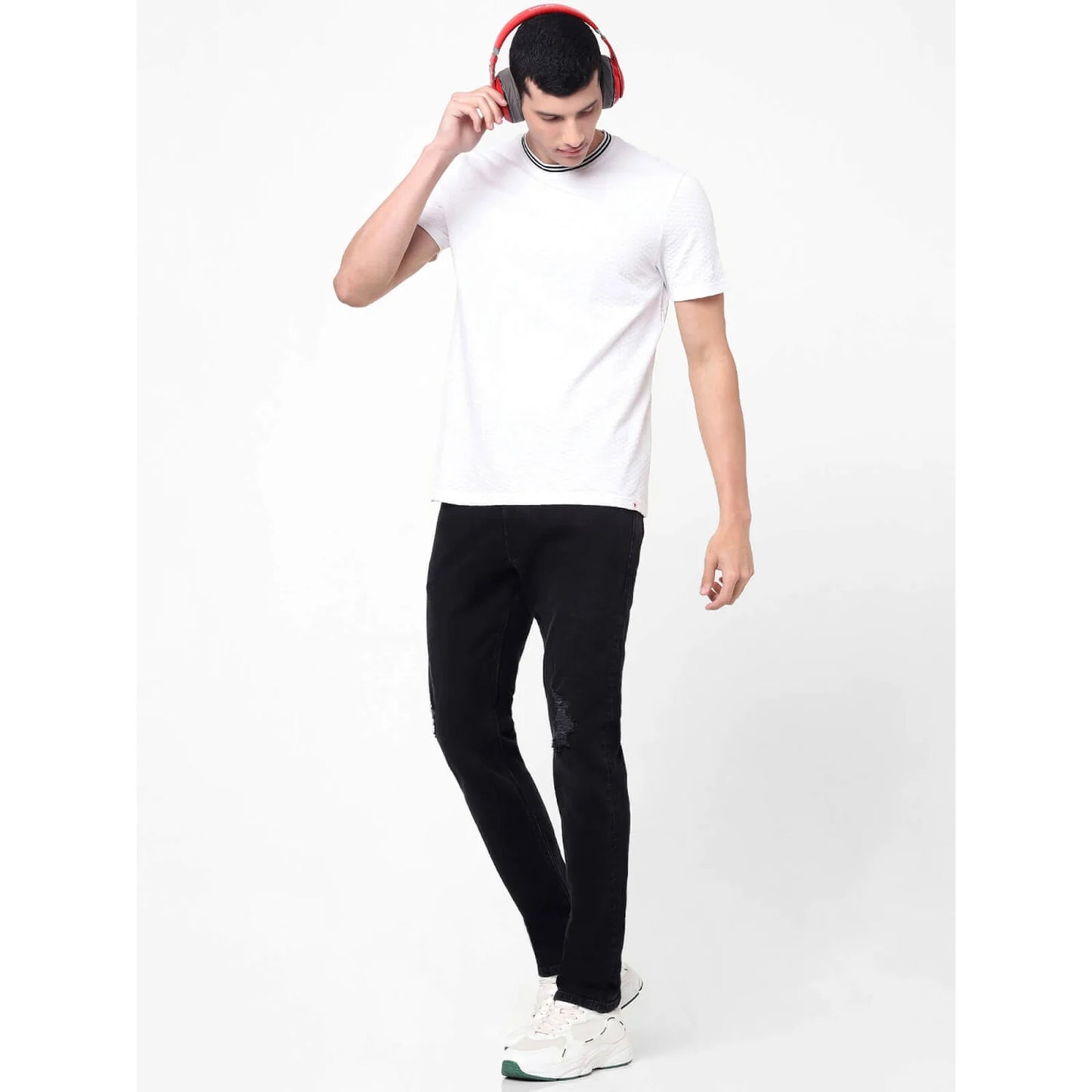 Celio* Textured Regular Fit Cotton White T-Shirt