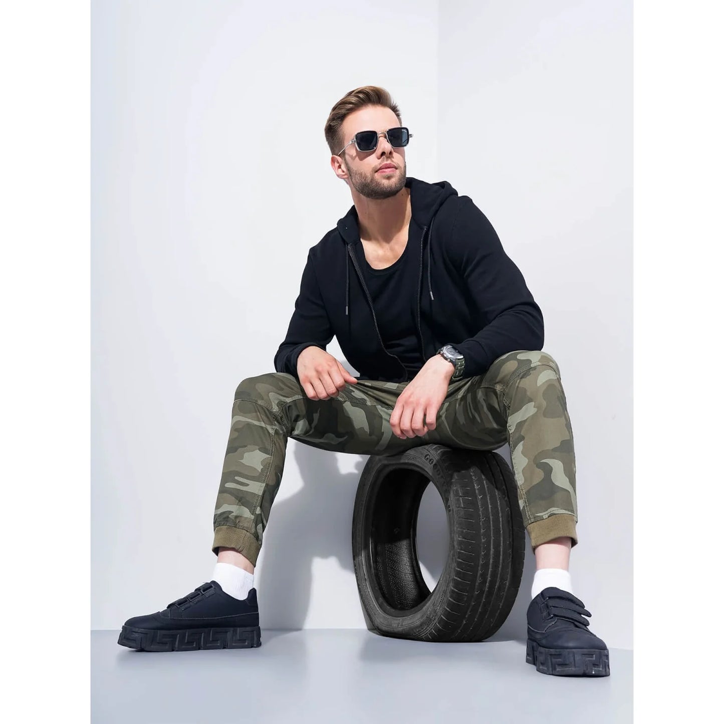 Celio* Solid Regular Fit Cotton-Poly-Blend Black Sweatshirt