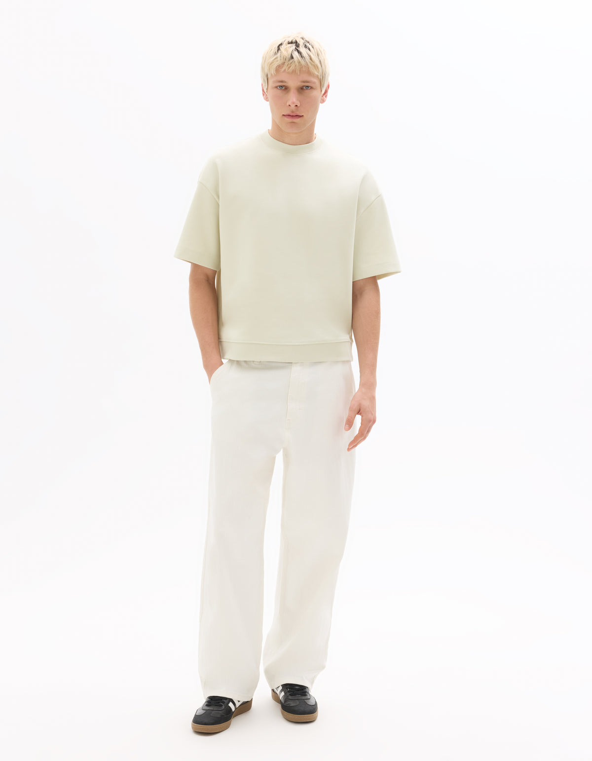 Regular Fit Poly-Cotton Solid Round neck Sweaters