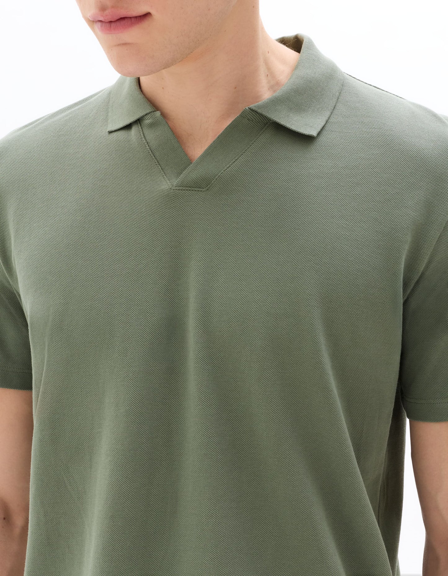Celio Solid Regular Fit Cotton Green Tshirts