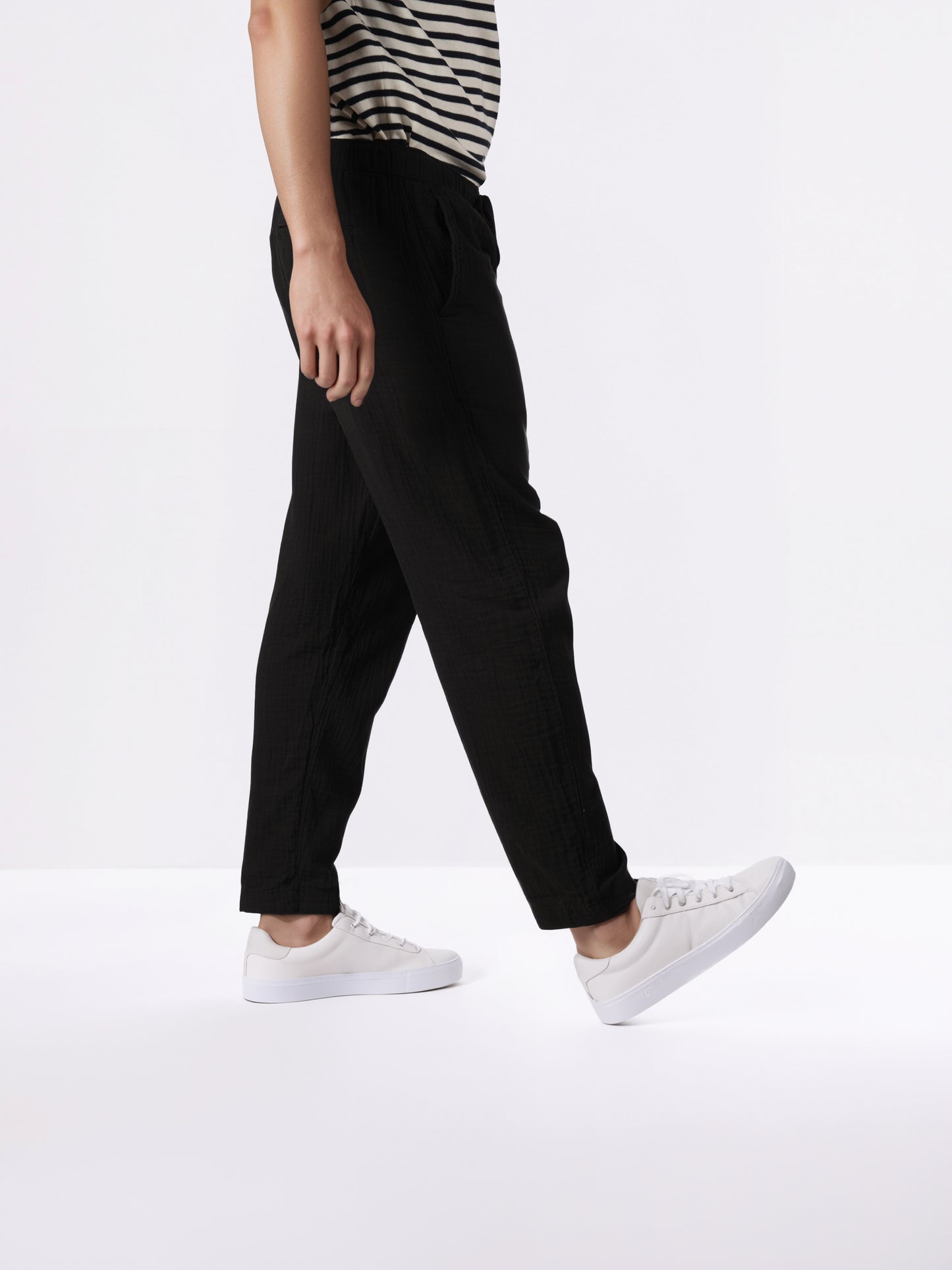 Celio* Men Black Solid Jogger Fit Cotton Trousers