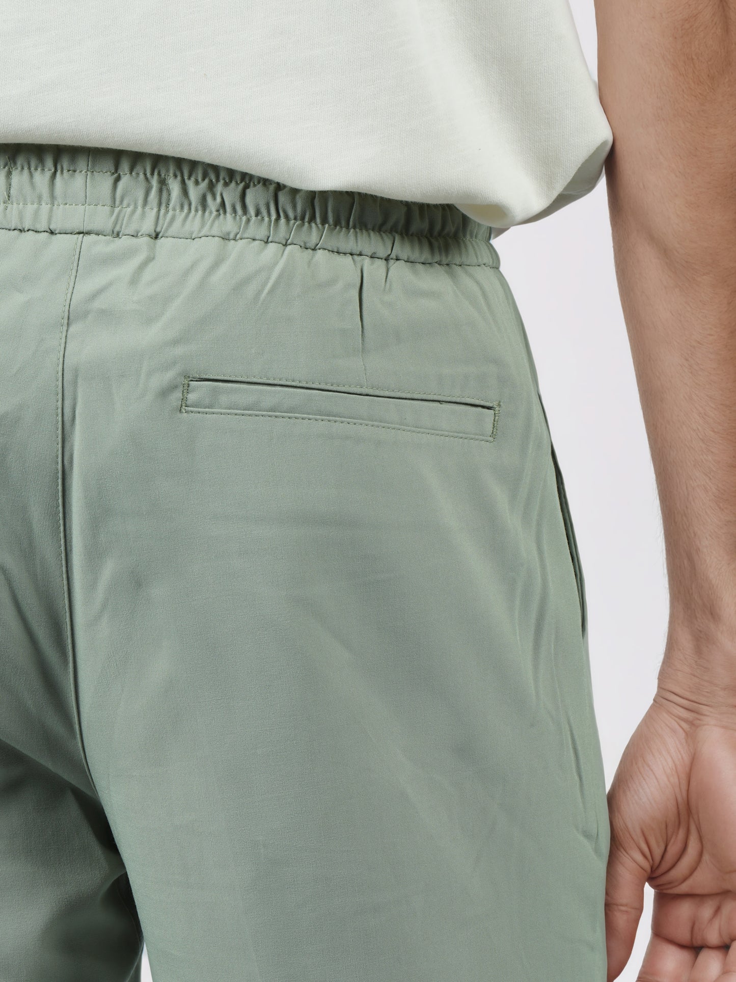 Celio* Men Olive Solid Straight Fit Poly-Blend Trousers