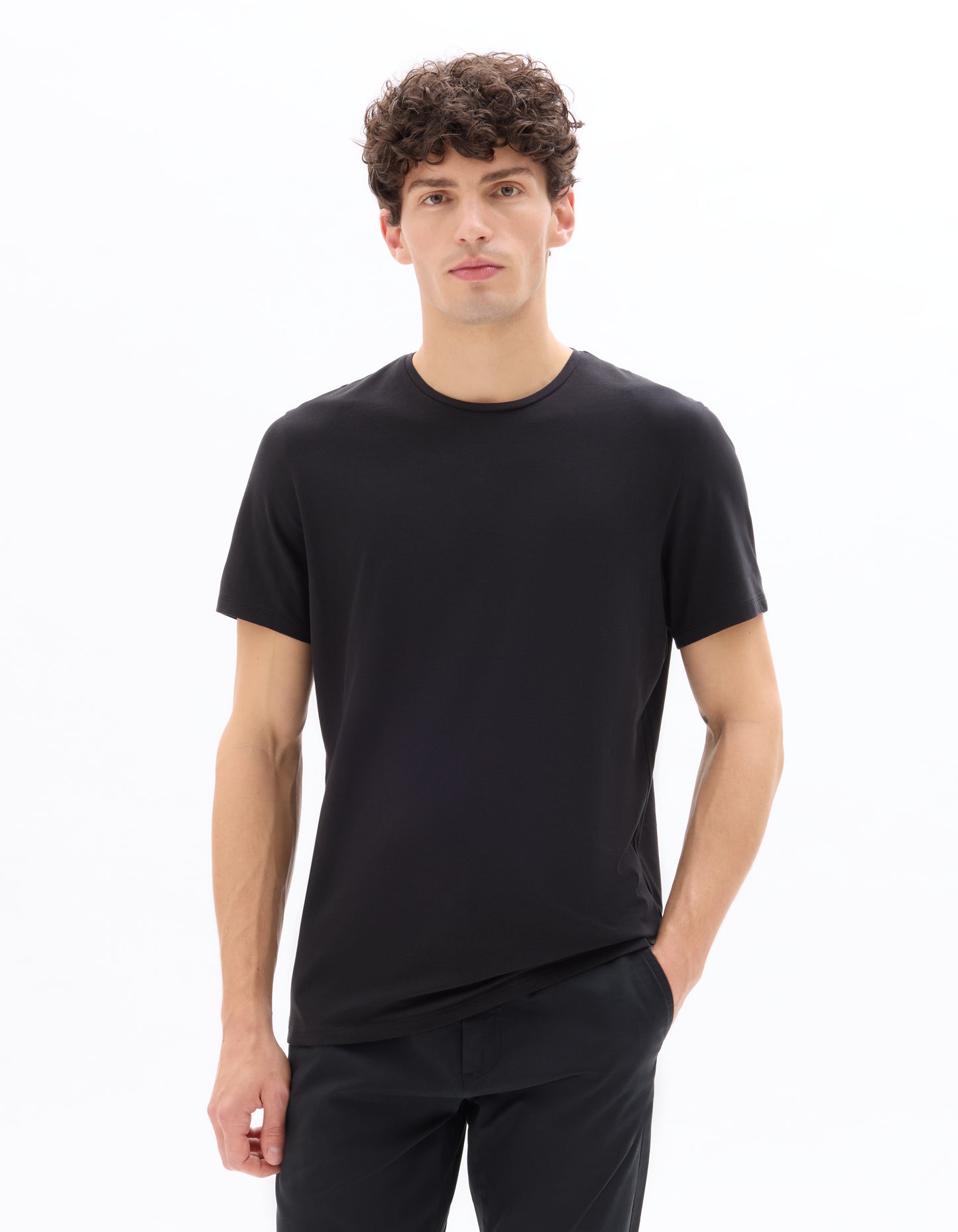 Celio* Black Solid Cotton Regular Fit Men T-Shirt