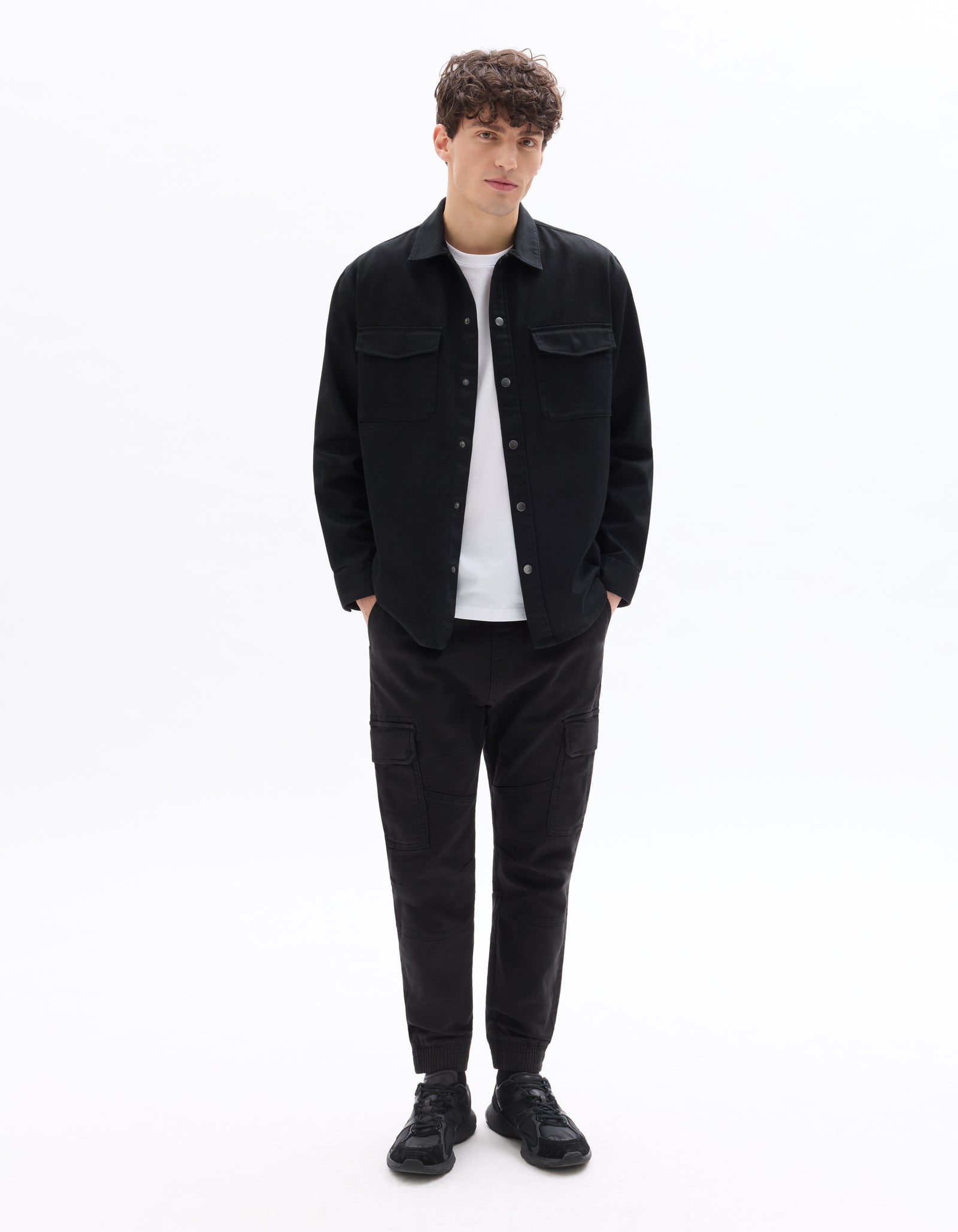 Celio* Solid Men Cotton Blend Black Regular Fit Cargo