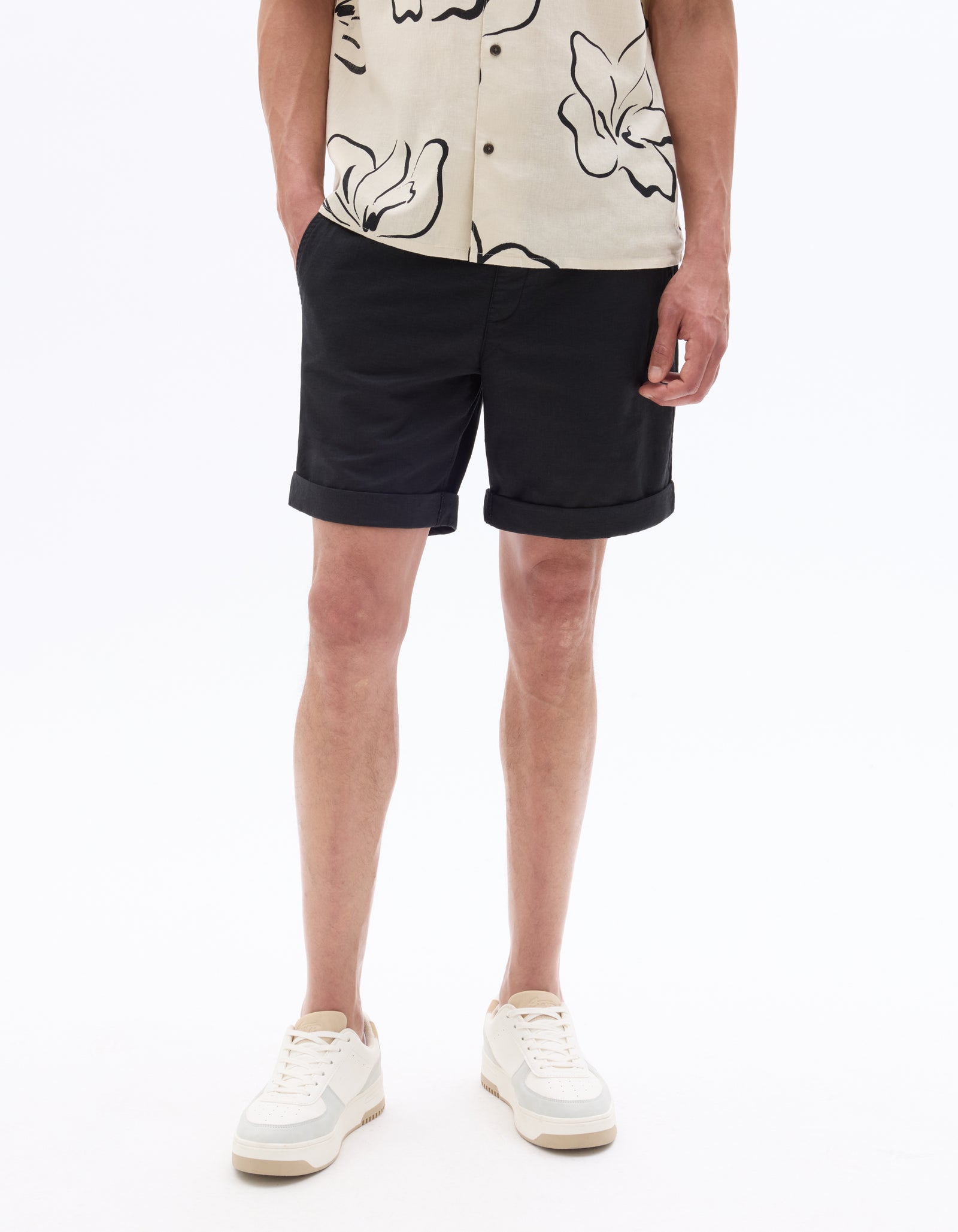 Celio Mens Black Solid Bermuda Fit Linen Shorts