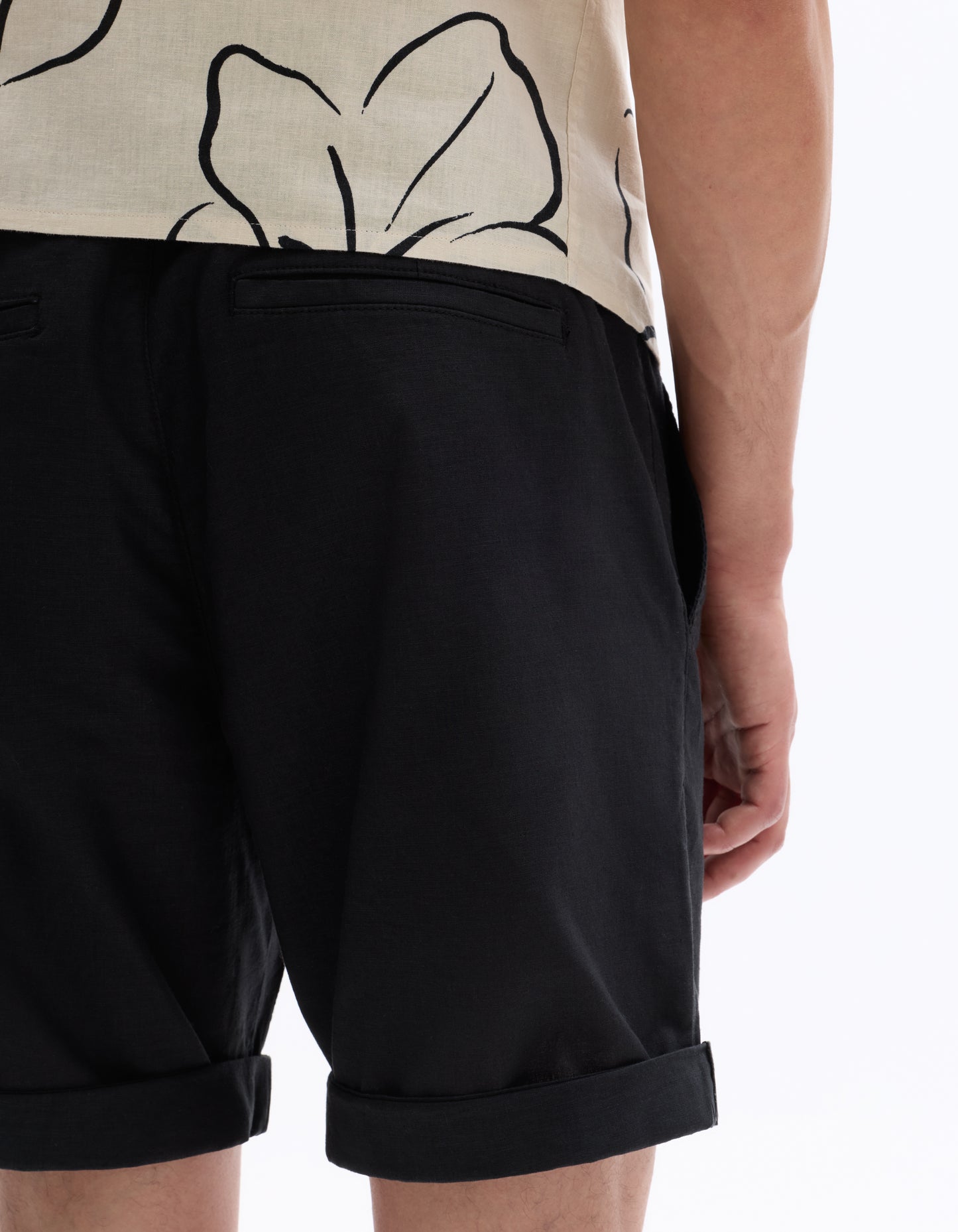 Celio Mens Black Solid Bermuda Fit Linen Shorts