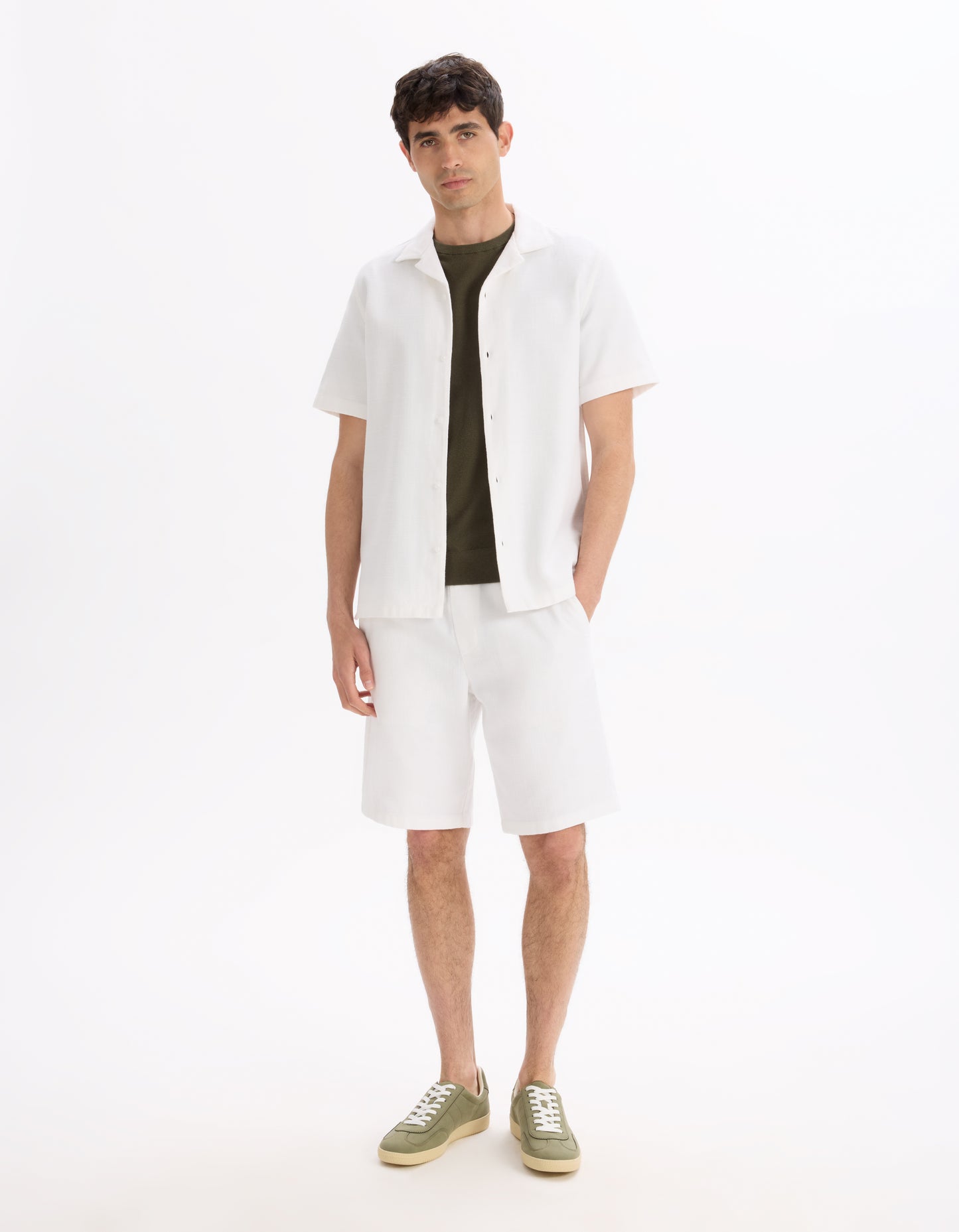 Celio* Men Solid Cotton White Regular Fit Bermuda