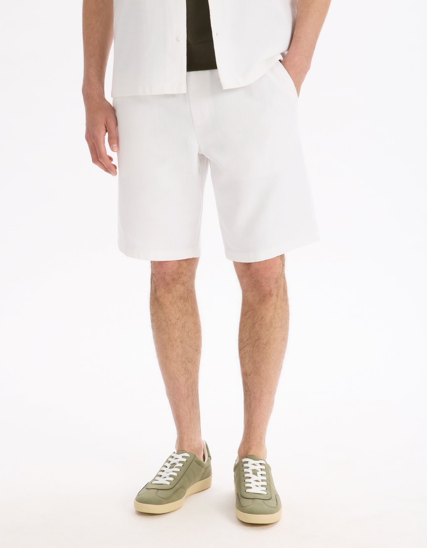 Celio* Men Solid Cotton White Regular Fit Bermuda