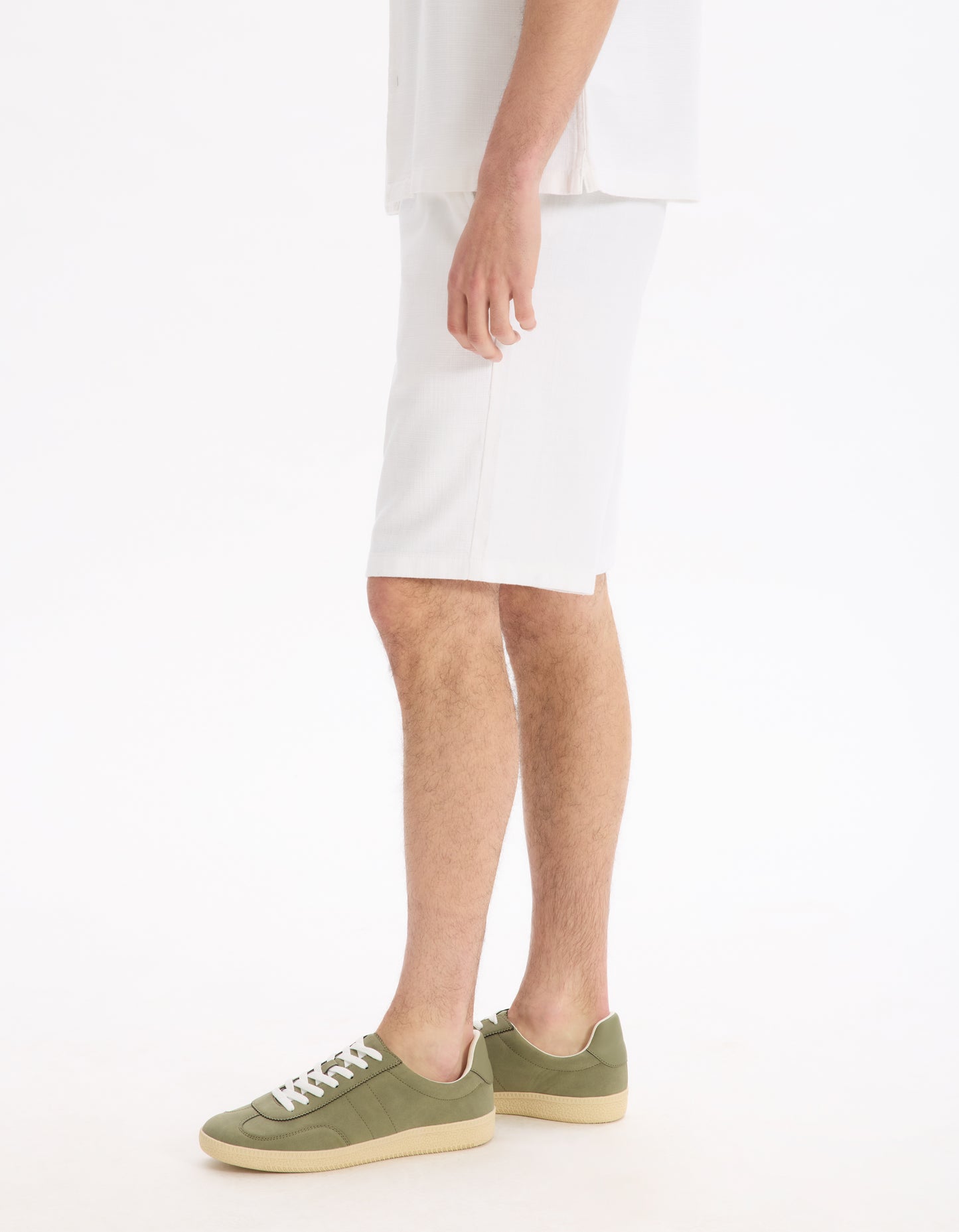 Celio* Men Solid Cotton White Regular Fit Bermuda