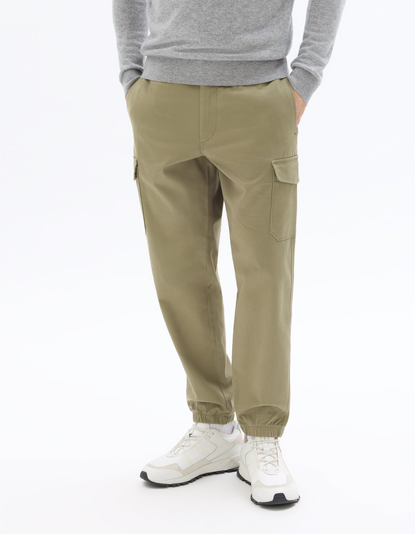 Celio* Olive Straight Fit Solid Cotton Men Trousers