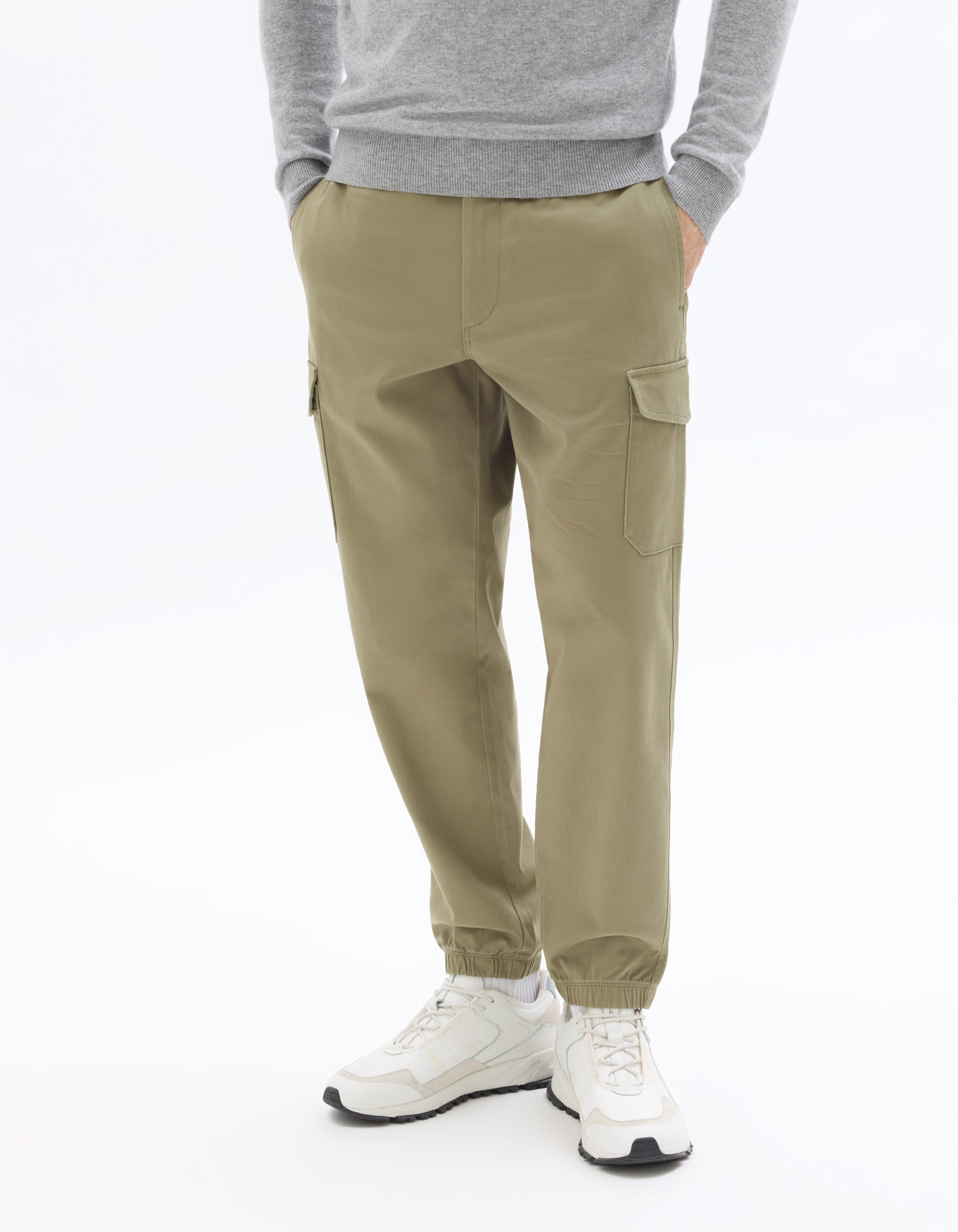 Celio* Olive Straight Fit Solid Cotton Men Trousers