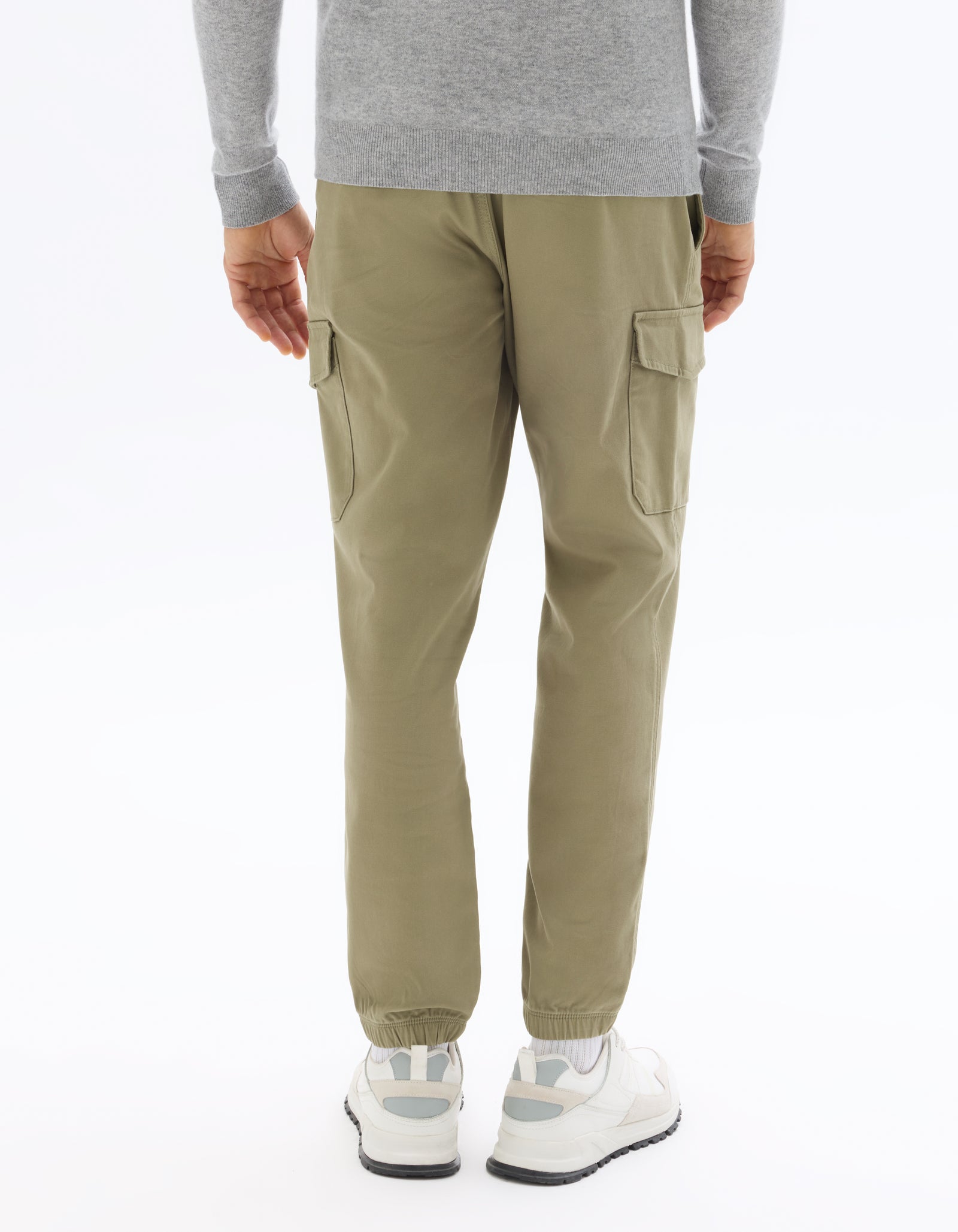 Celio* Olive Straight Fit Solid Cotton Men Trousers