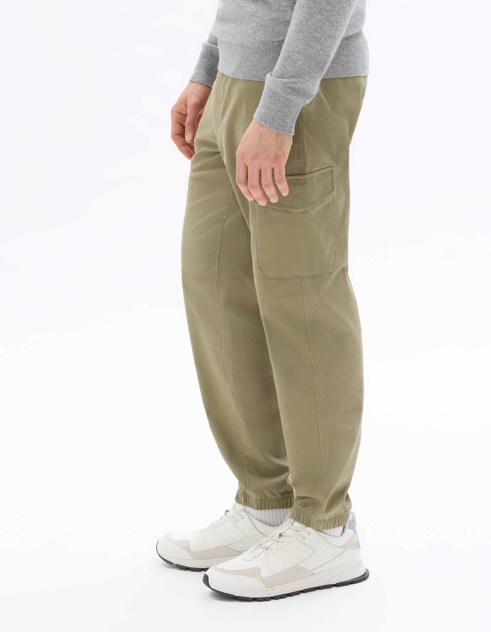 Celio* Olive Straight Fit Solid Cotton Men Trousers