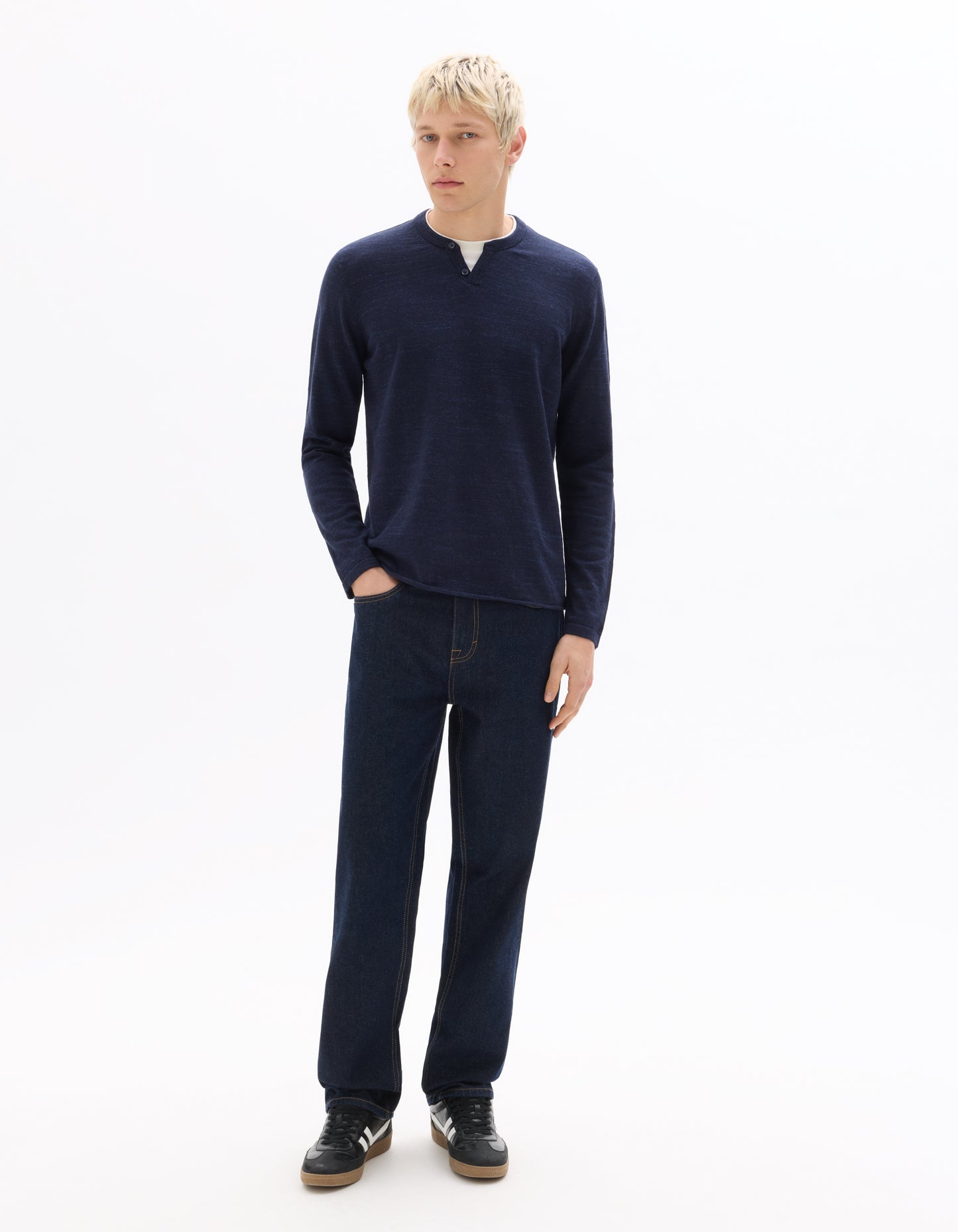 Regular Fit Poly-Cotton Solid Round neck Sweaters