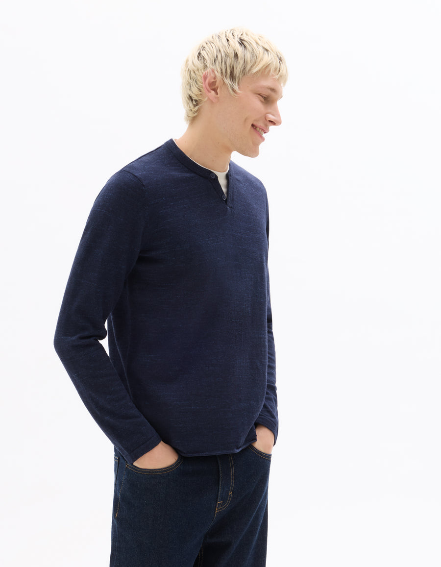 Regular Fit Poly-Cotton Solid Round neck Sweaters