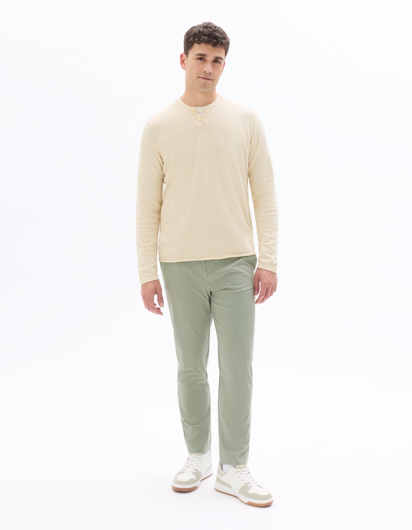 Regular Fit Poly-Cotton Solid Round neck Sweaters