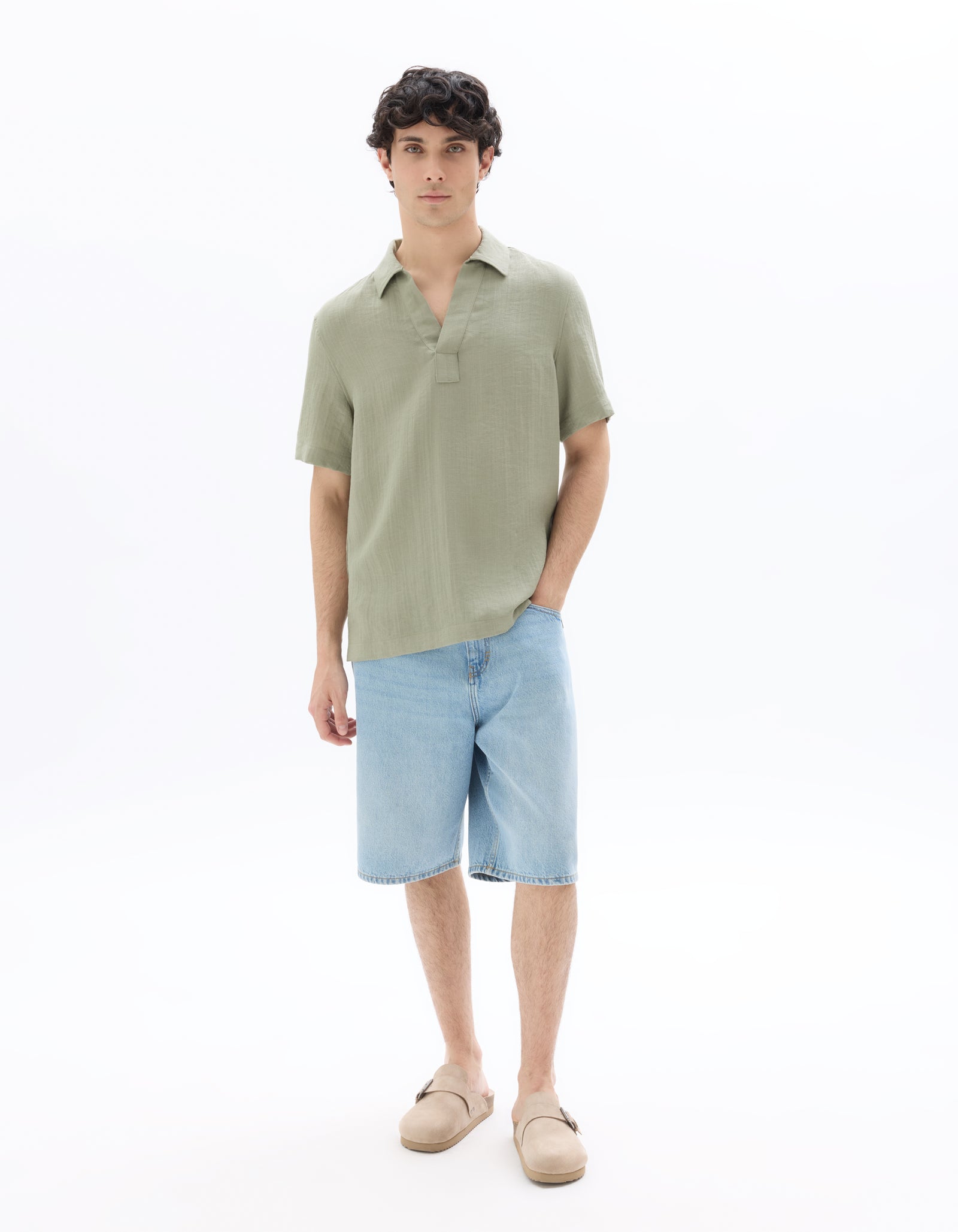 Regular Fit Poly-Viscose Textured Spread collar Shirts