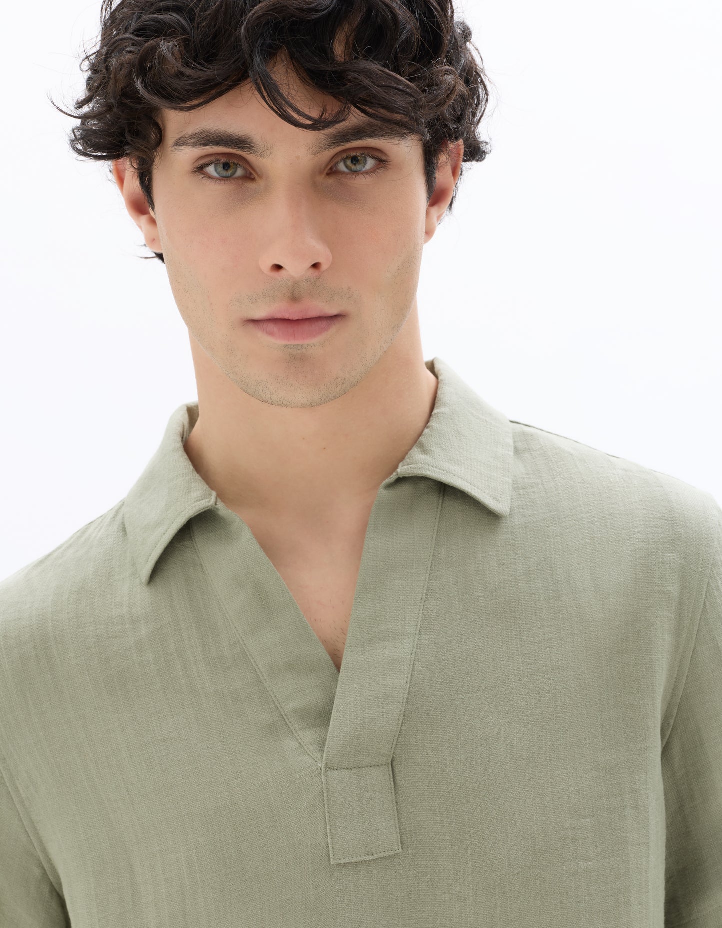 Regular Fit Poly-Viscose Textured Spread collar Shirts