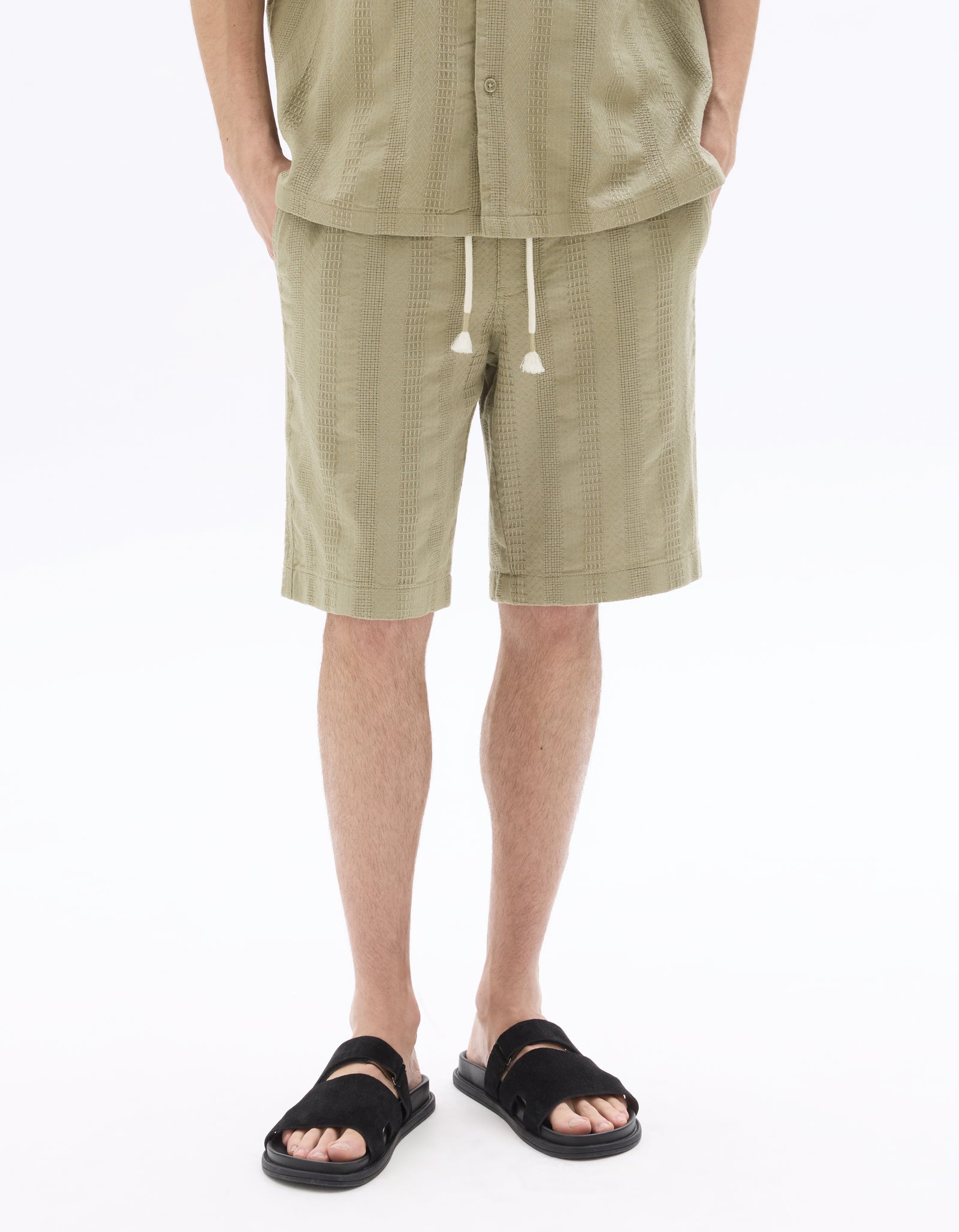 Bermuda Fit 100% Cotton Solid Bermuda