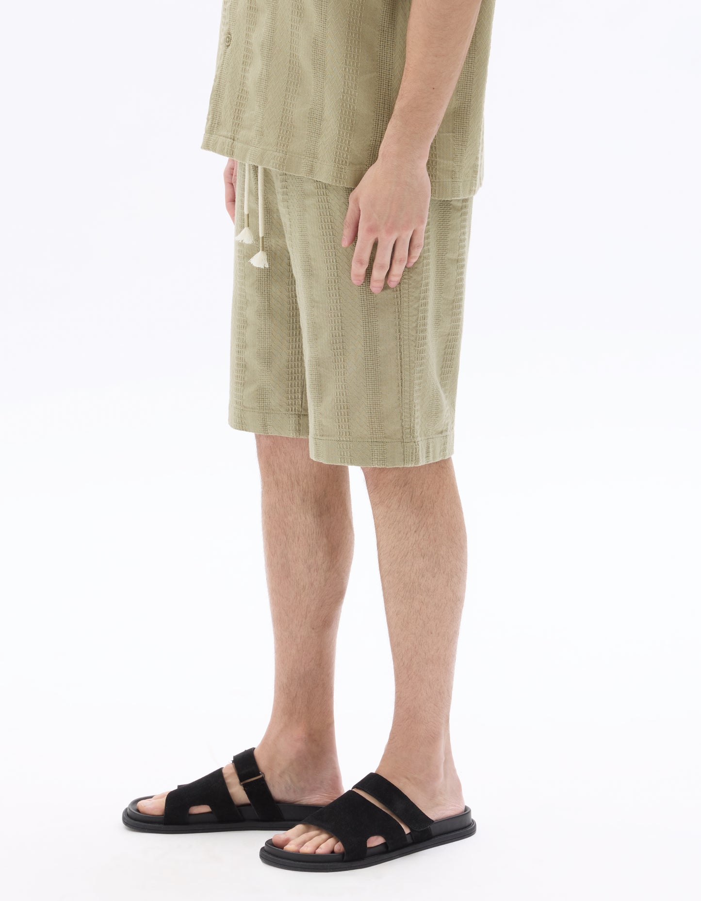 Bermuda Fit 100% Cotton Solid Bermuda