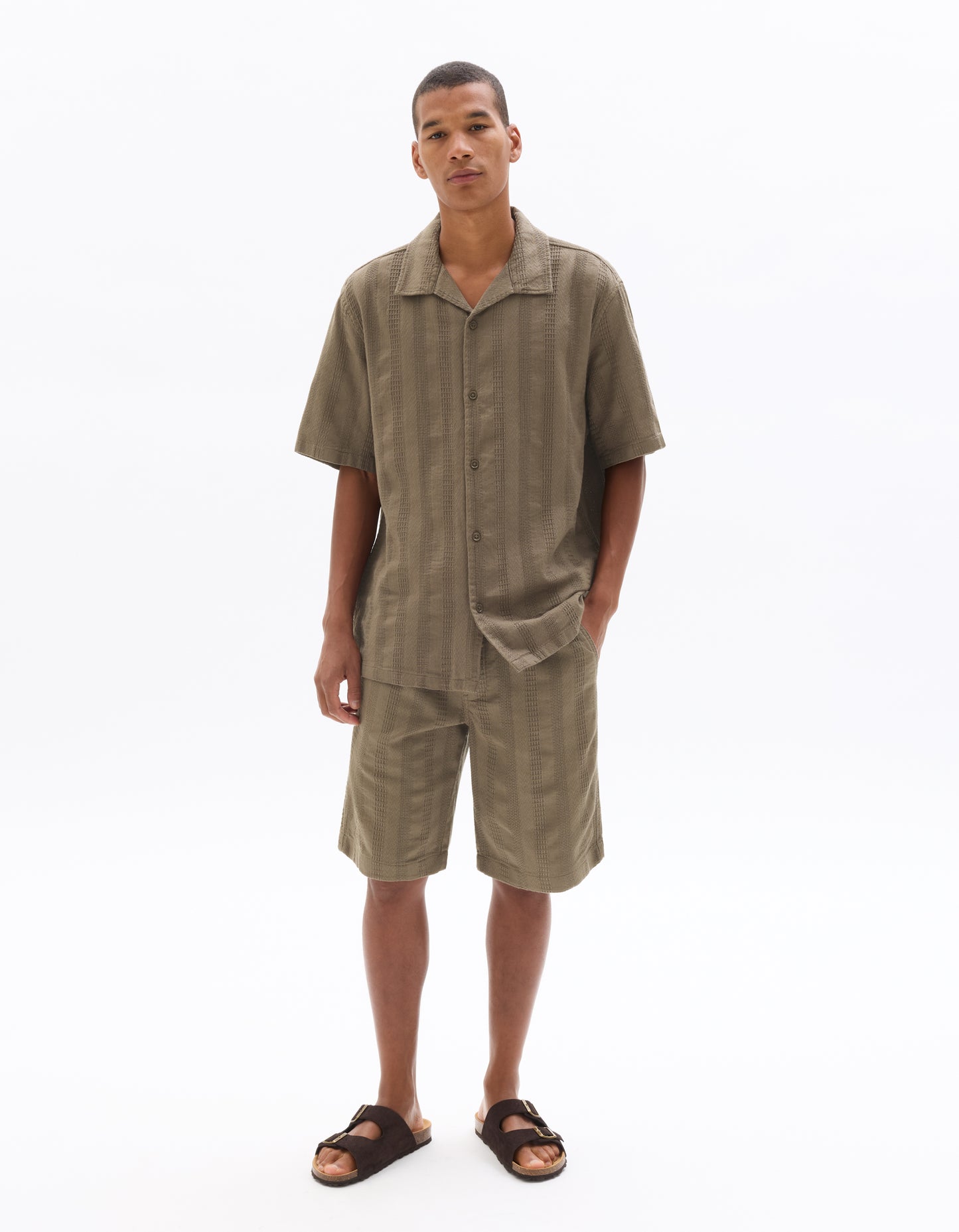 Bermuda Fit 100% Cotton Solid Bermuda