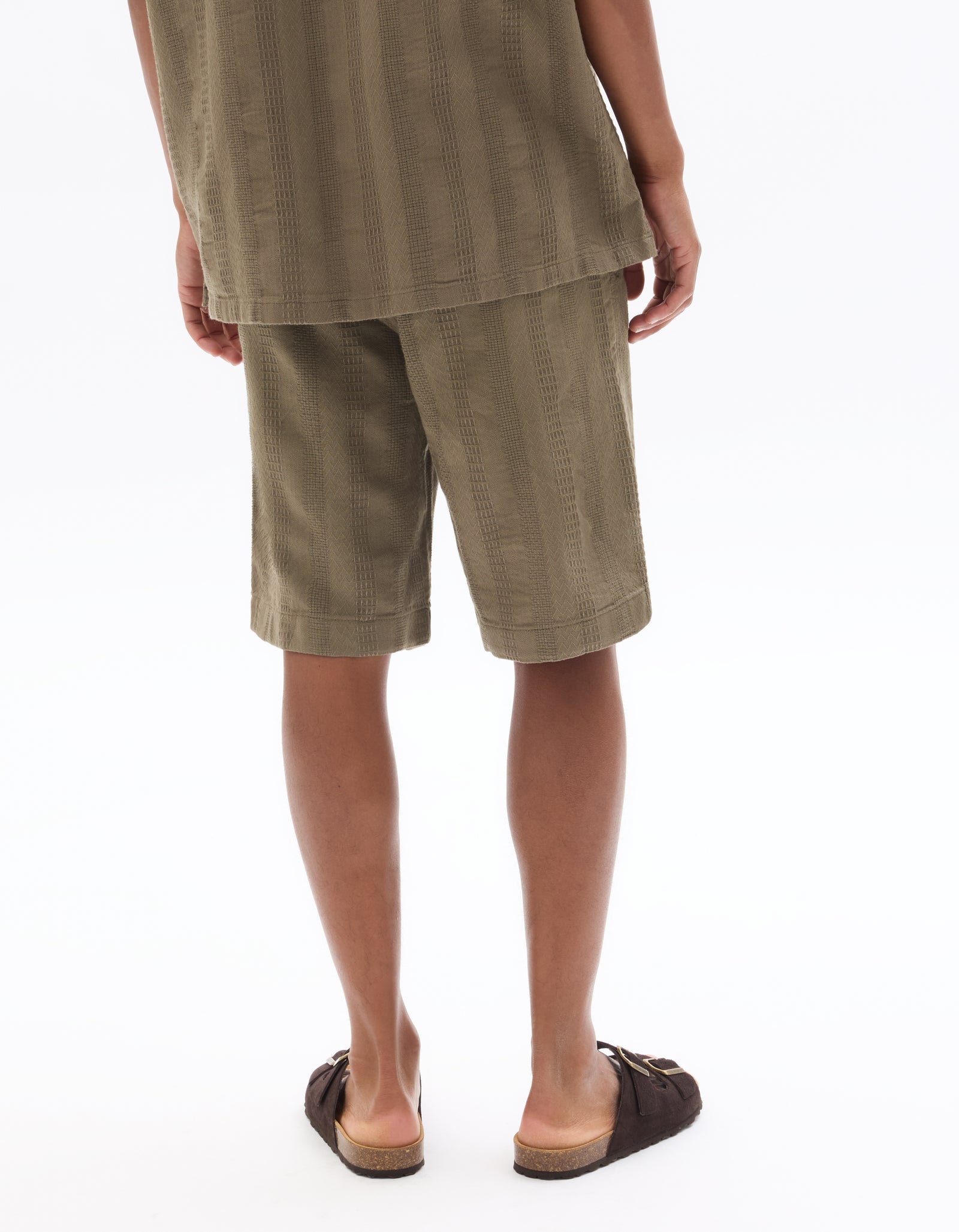 Bermuda Fit 100% Cotton Solid Bermuda