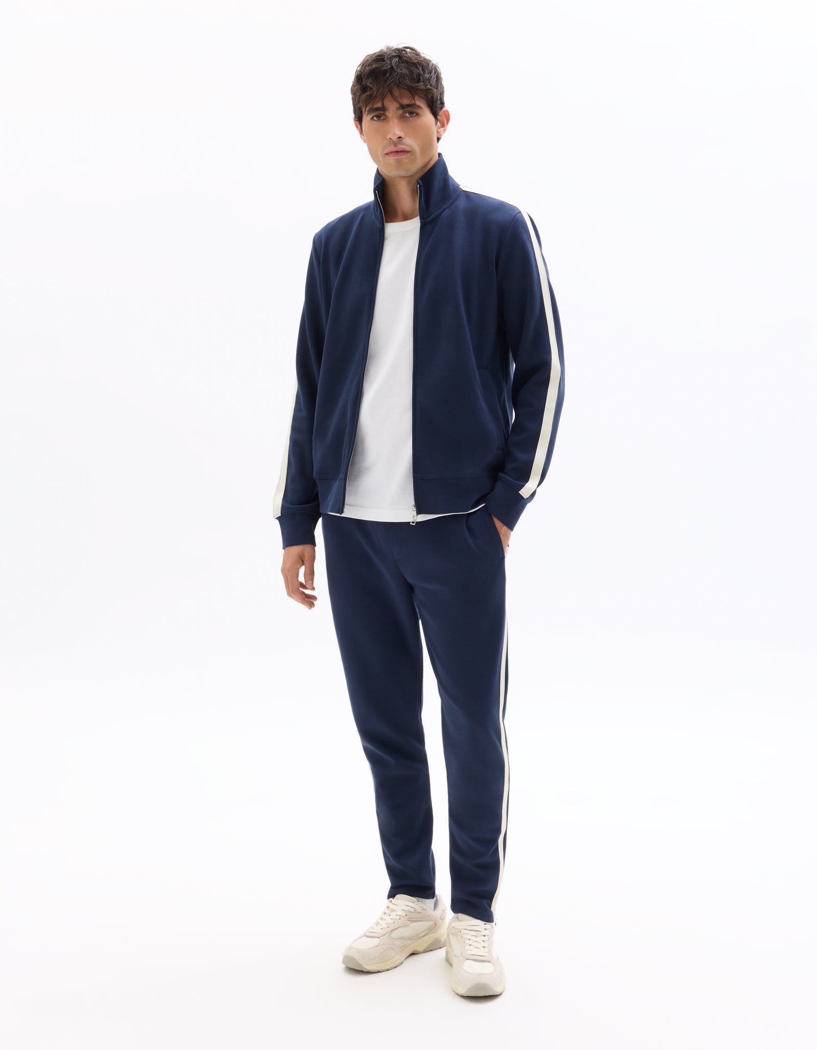 Slim Fit Poly-Cotton Solid Casual Trouser