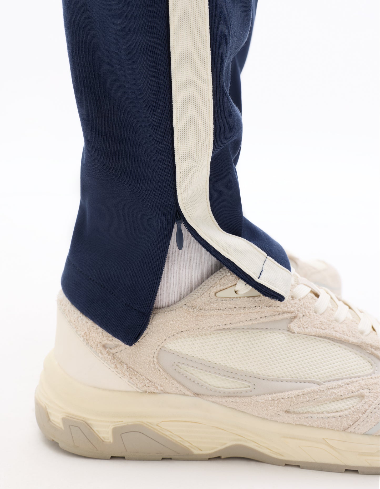 Slim Fit Poly-Cotton Solid Casual Trouser