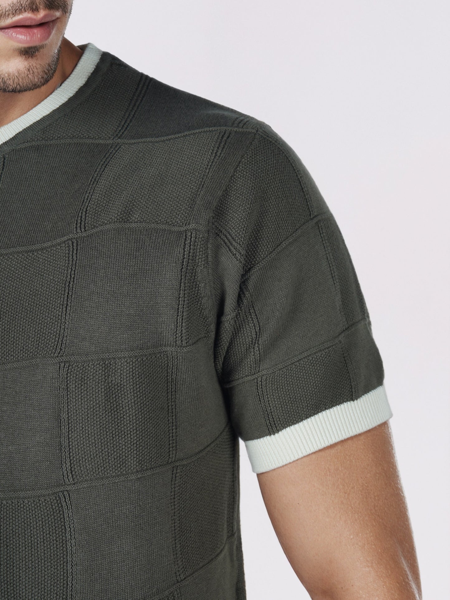 Celio* Men Olive Checked Regular Fit Cotton T-Shirts