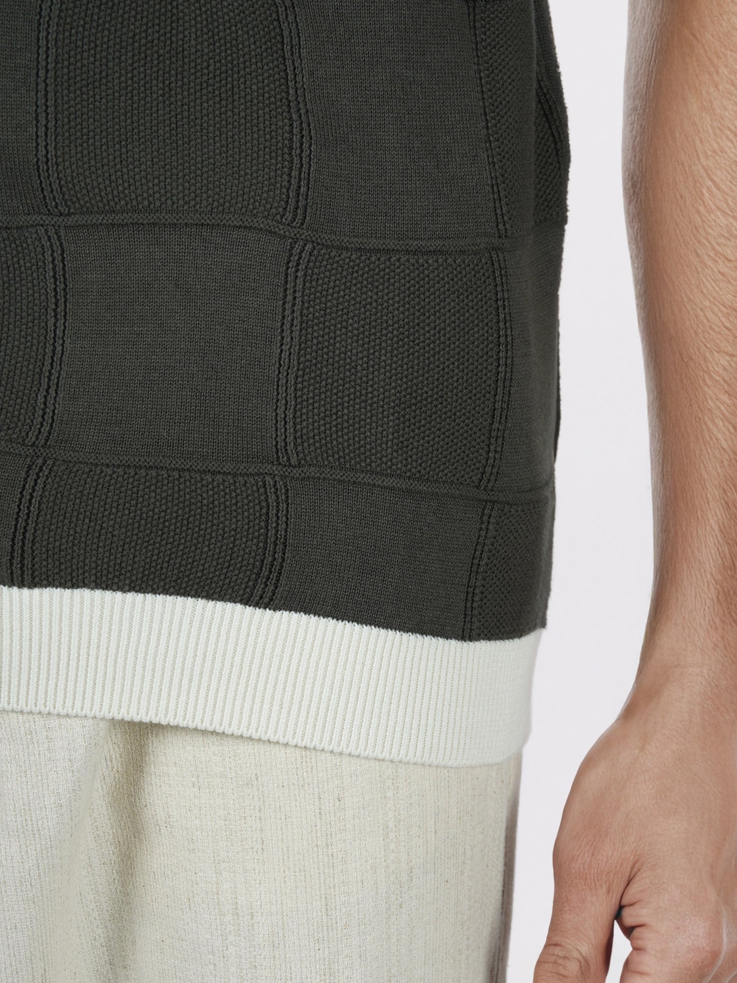 Celio* Men Olive Checked Regular Fit Cotton T-Shirts