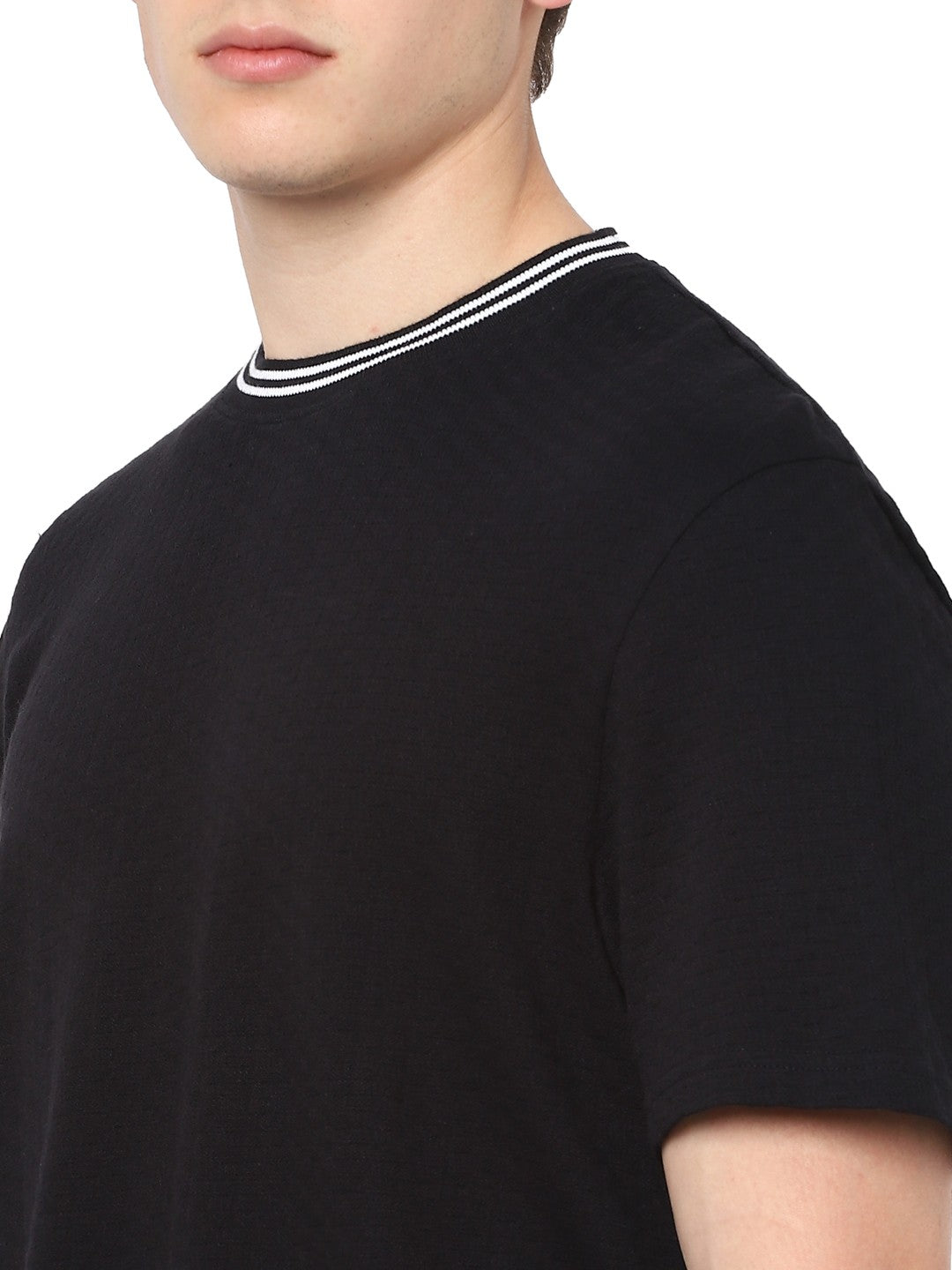 Celio Men Black Solid Regular Fit Cotton T-Shirts