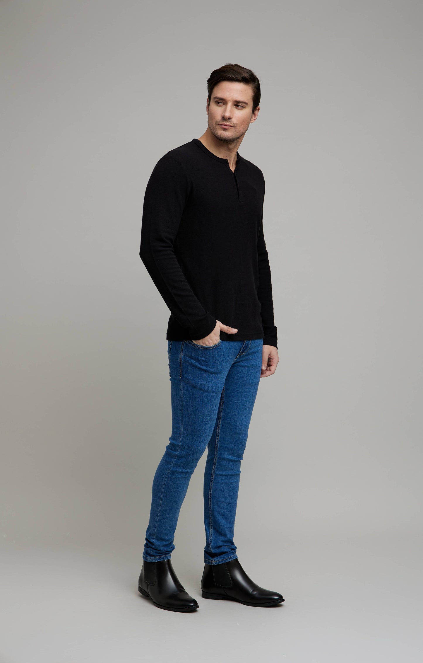 Celio Men Black Solid Regular Fit Cotton T-Shirts