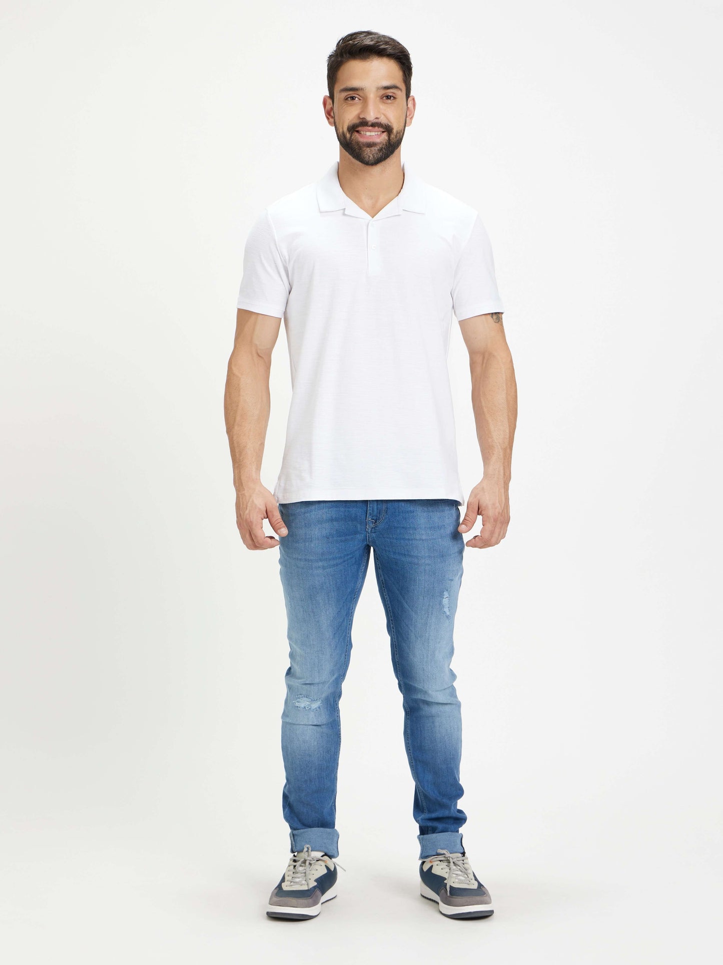 Celio Men White Solid Slim Fit Cotton T-Shirts