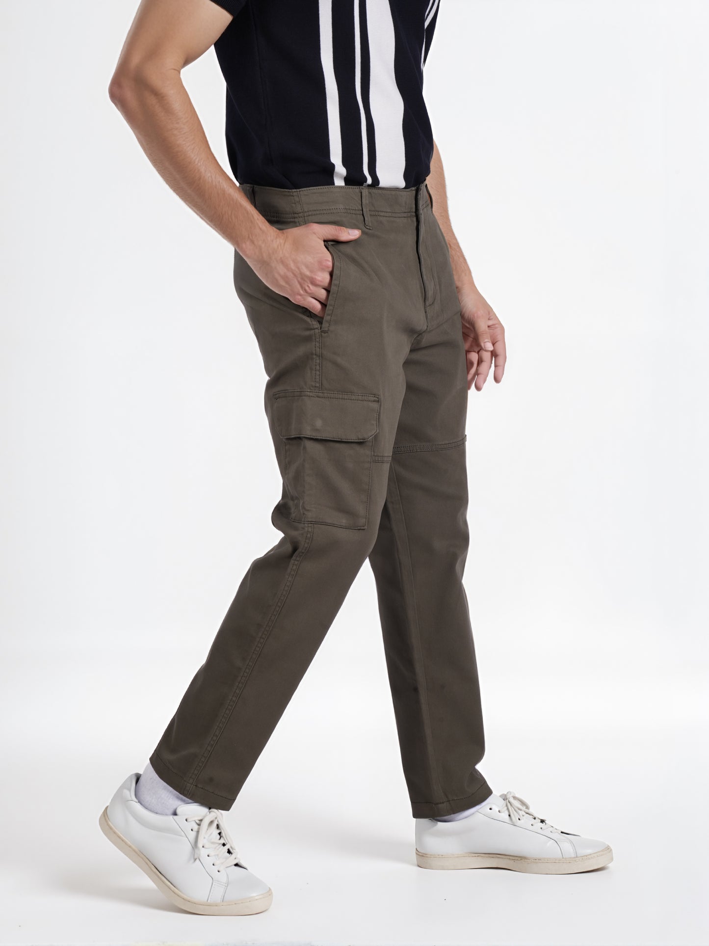 Celio* Men Olive Solid Slim Fit Cotton Cargo