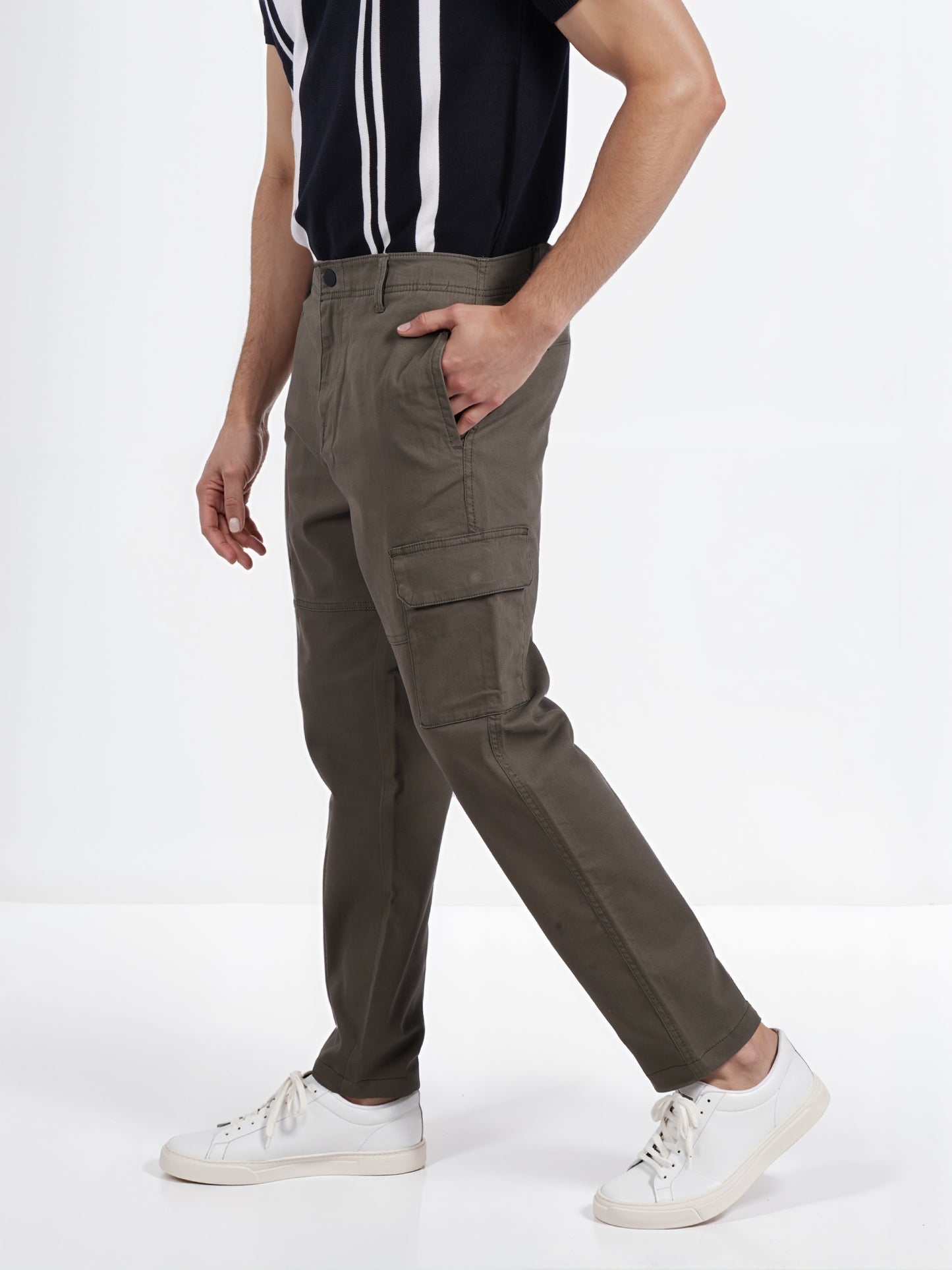 Celio* Men Olive Solid Slim Fit Cotton Cargo