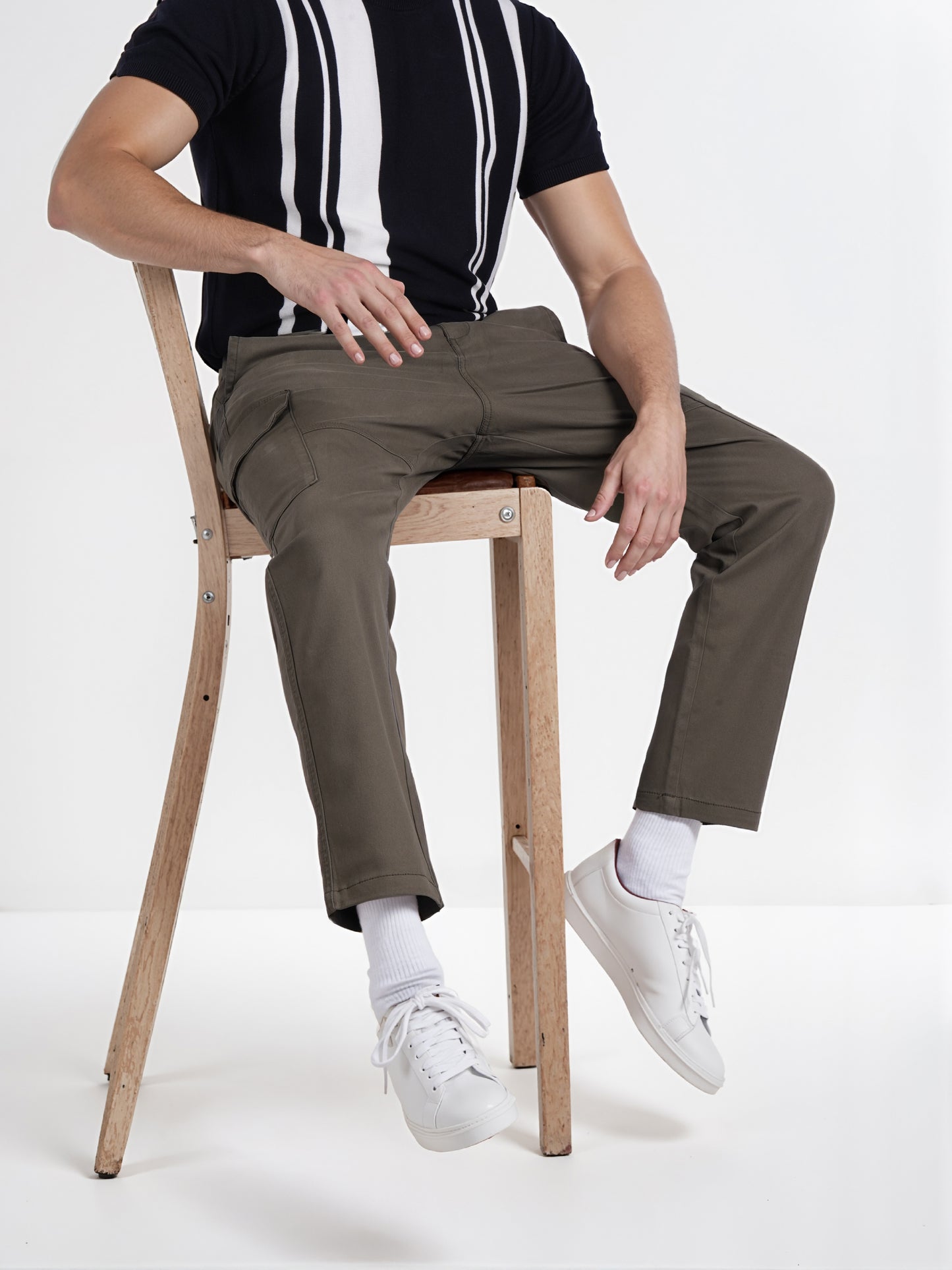 Celio* Men Olive Solid Slim Fit Cotton Cargo