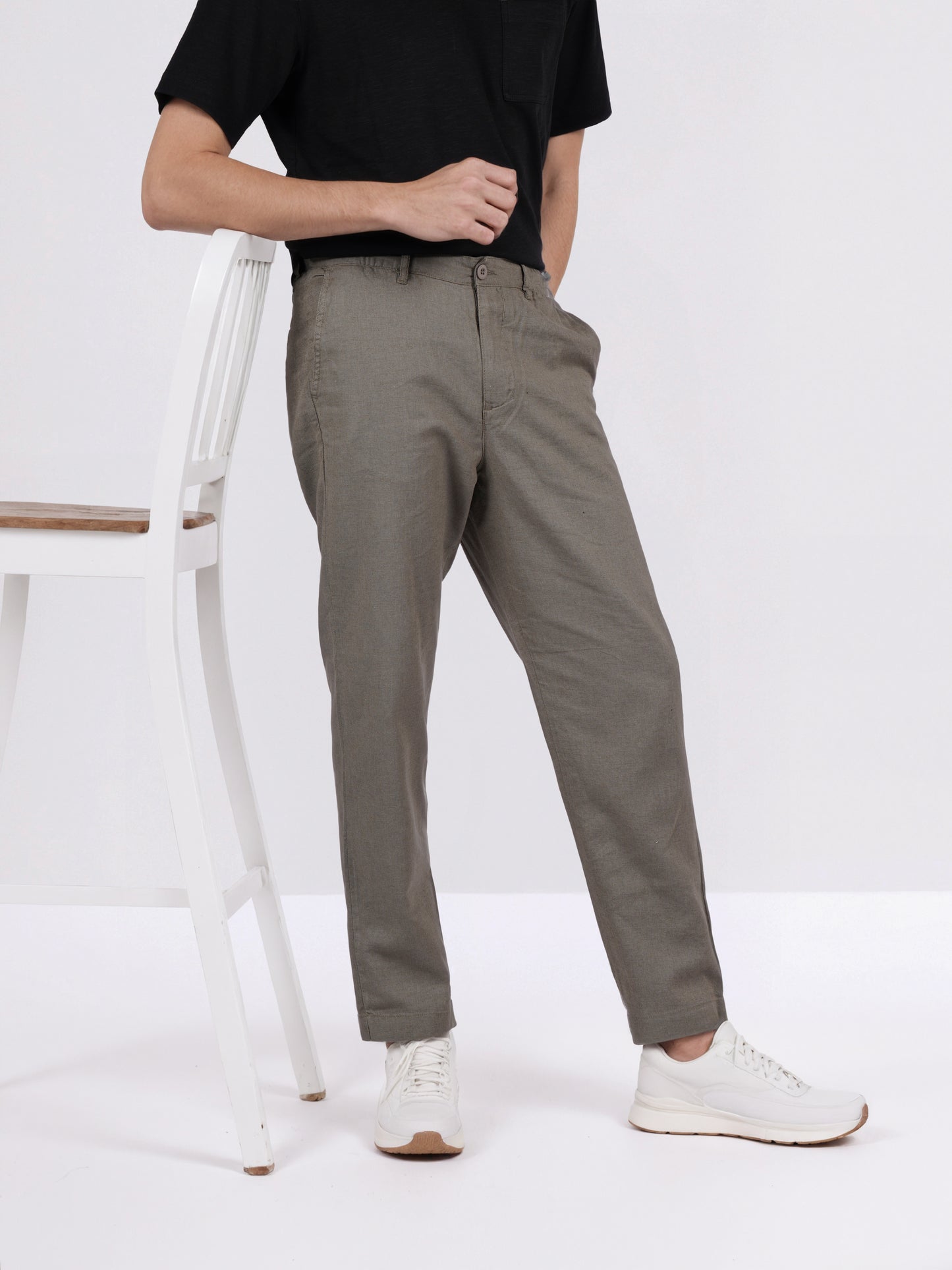 Celio Men Khaki Solid Straight Fit Cotton-Linen-Blend Trousers