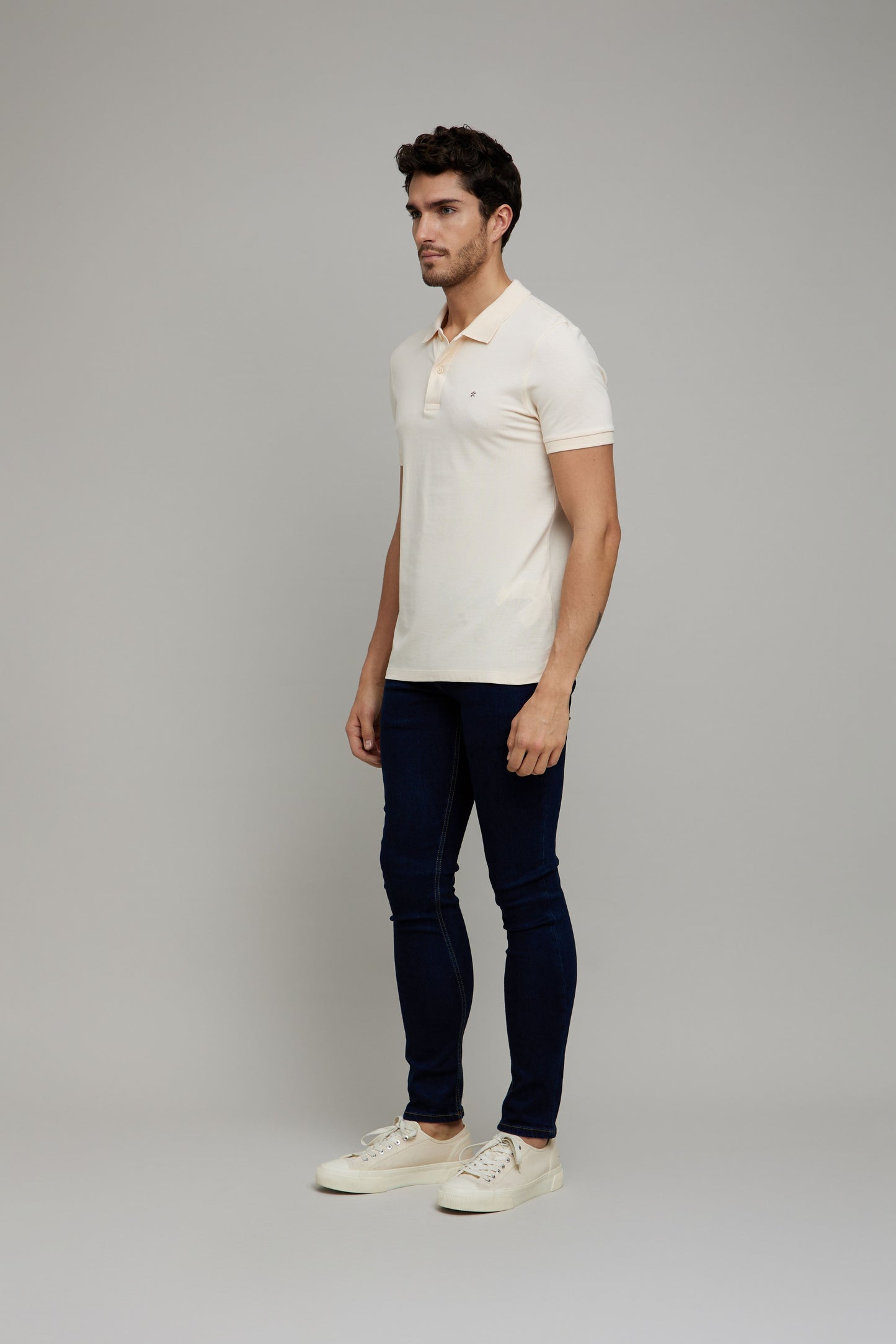 Celio Men Off white Solid Slim Fit Cotton T-Shirts