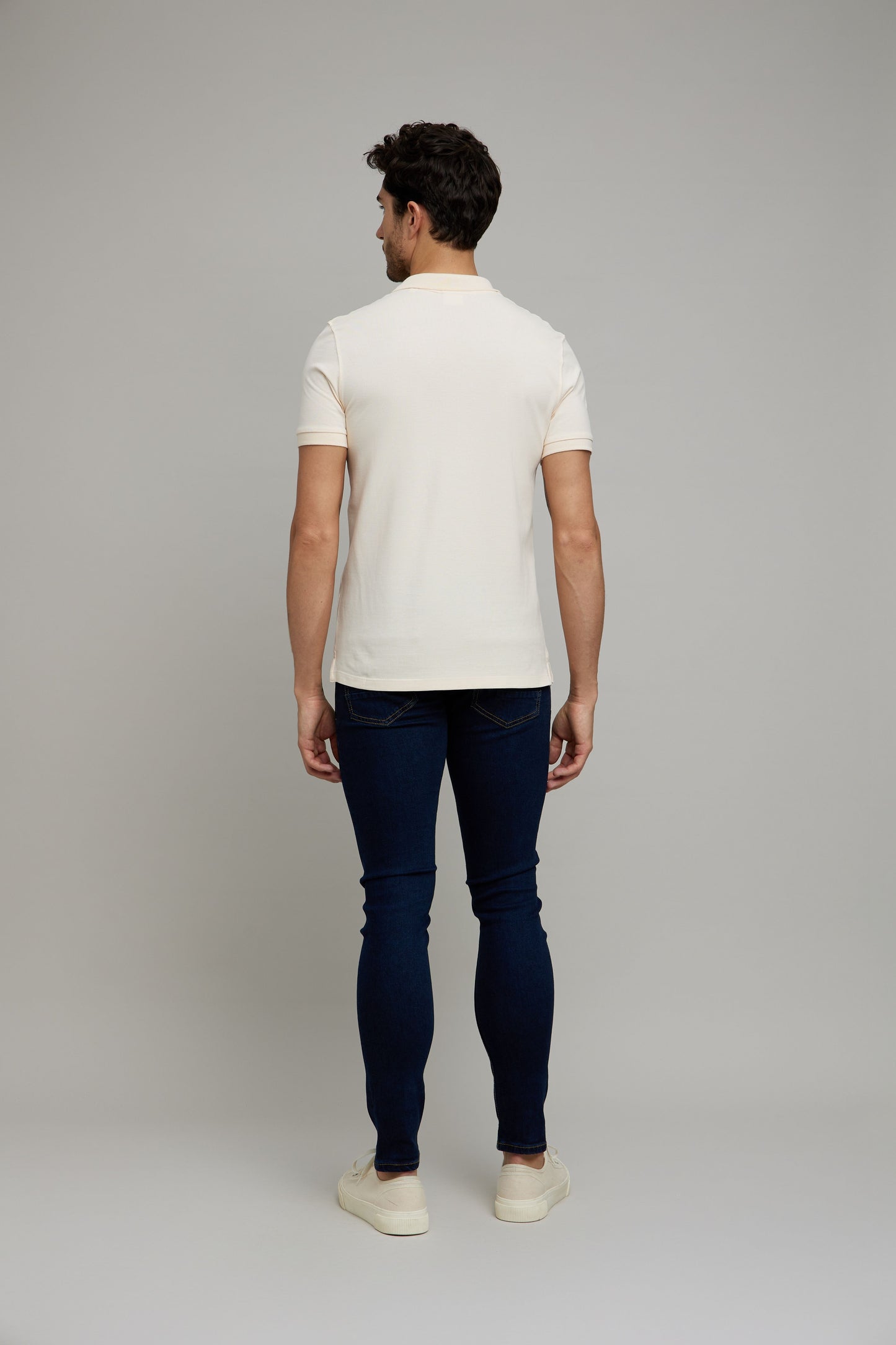 Celio Men Off white Solid Slim Fit Cotton T-Shirts