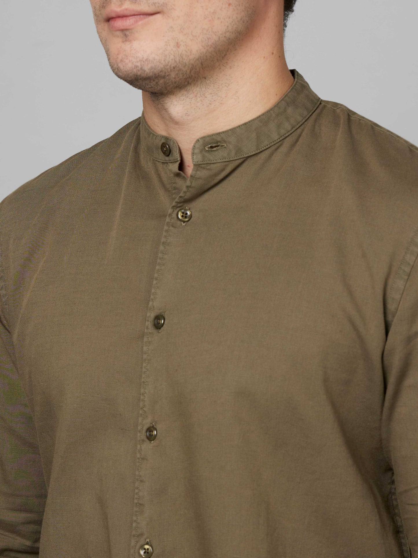 Celio Men Olive Solid Regular Fit Cotton Shirts