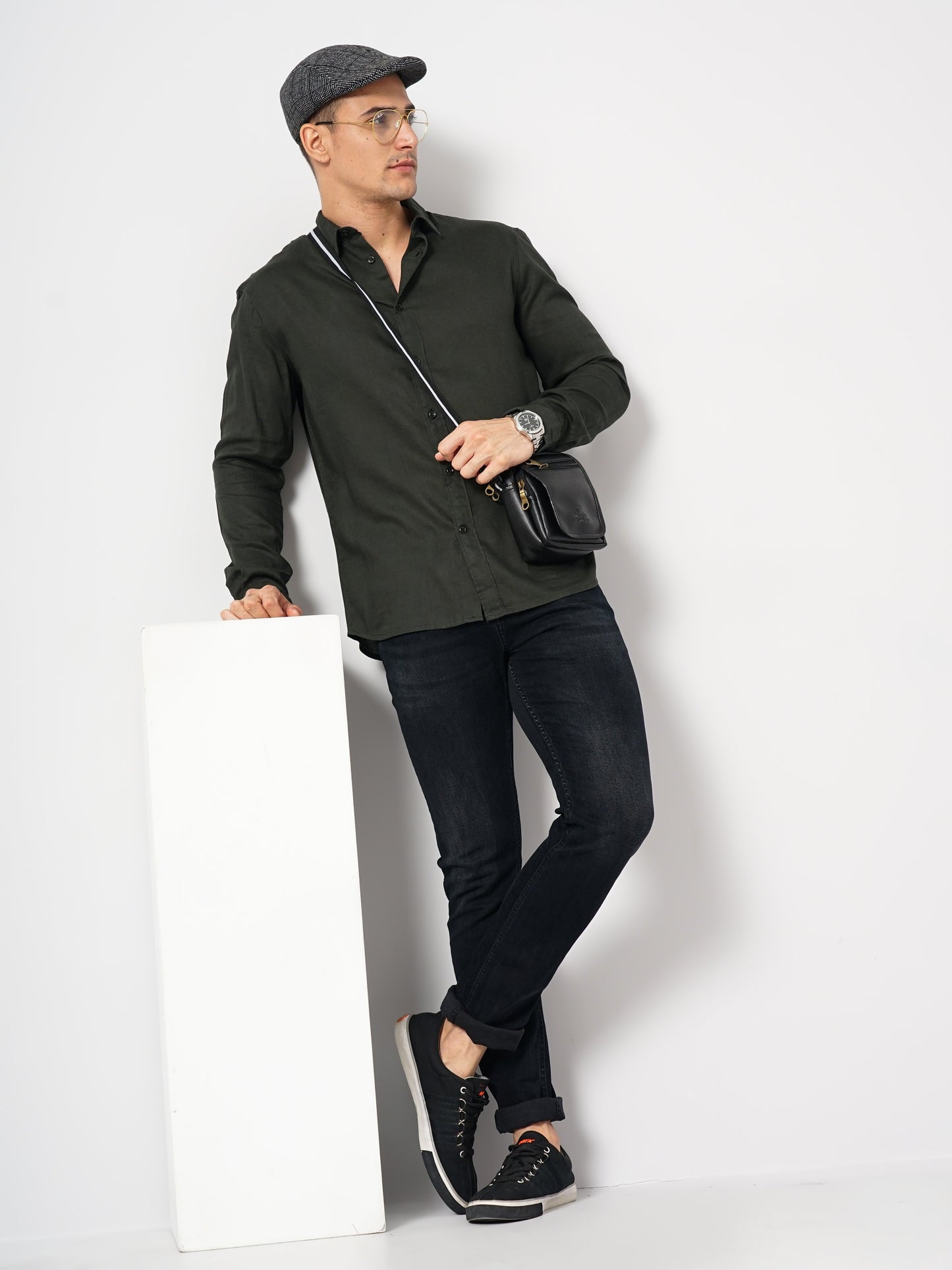 Celio* Men Green Solid Regular Fit Linen-Blend Shirts