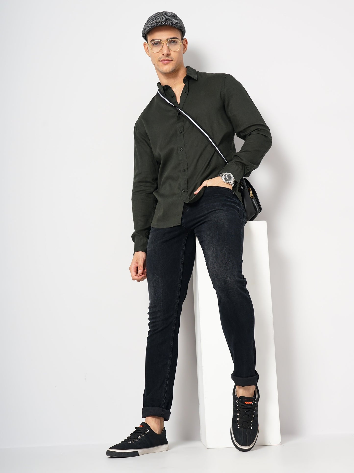 Celio* Men Green Solid Regular Fit Linen-Blend Shirts