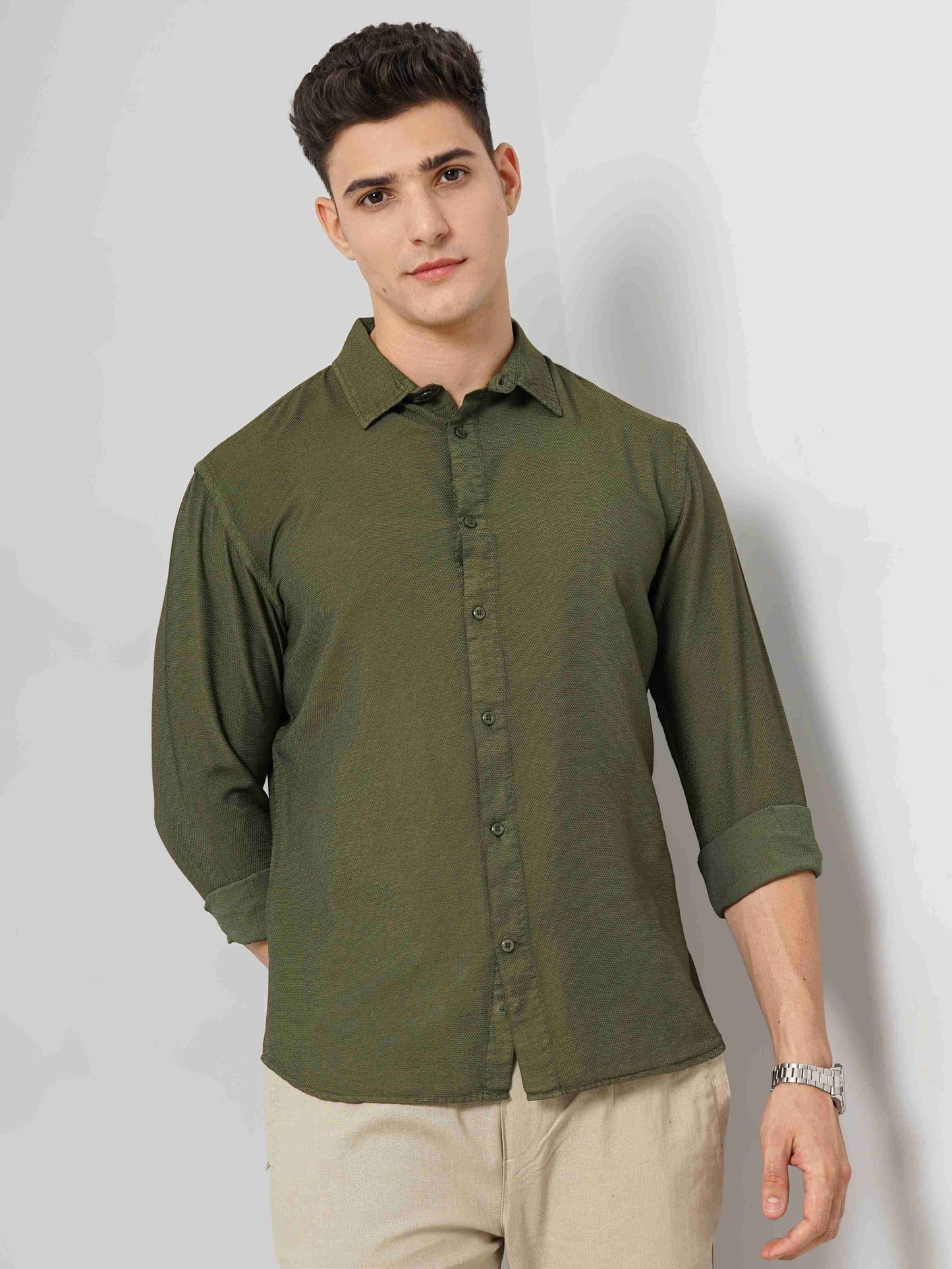 Celio Men Olive Solid Regular Fit Viscose Shirts