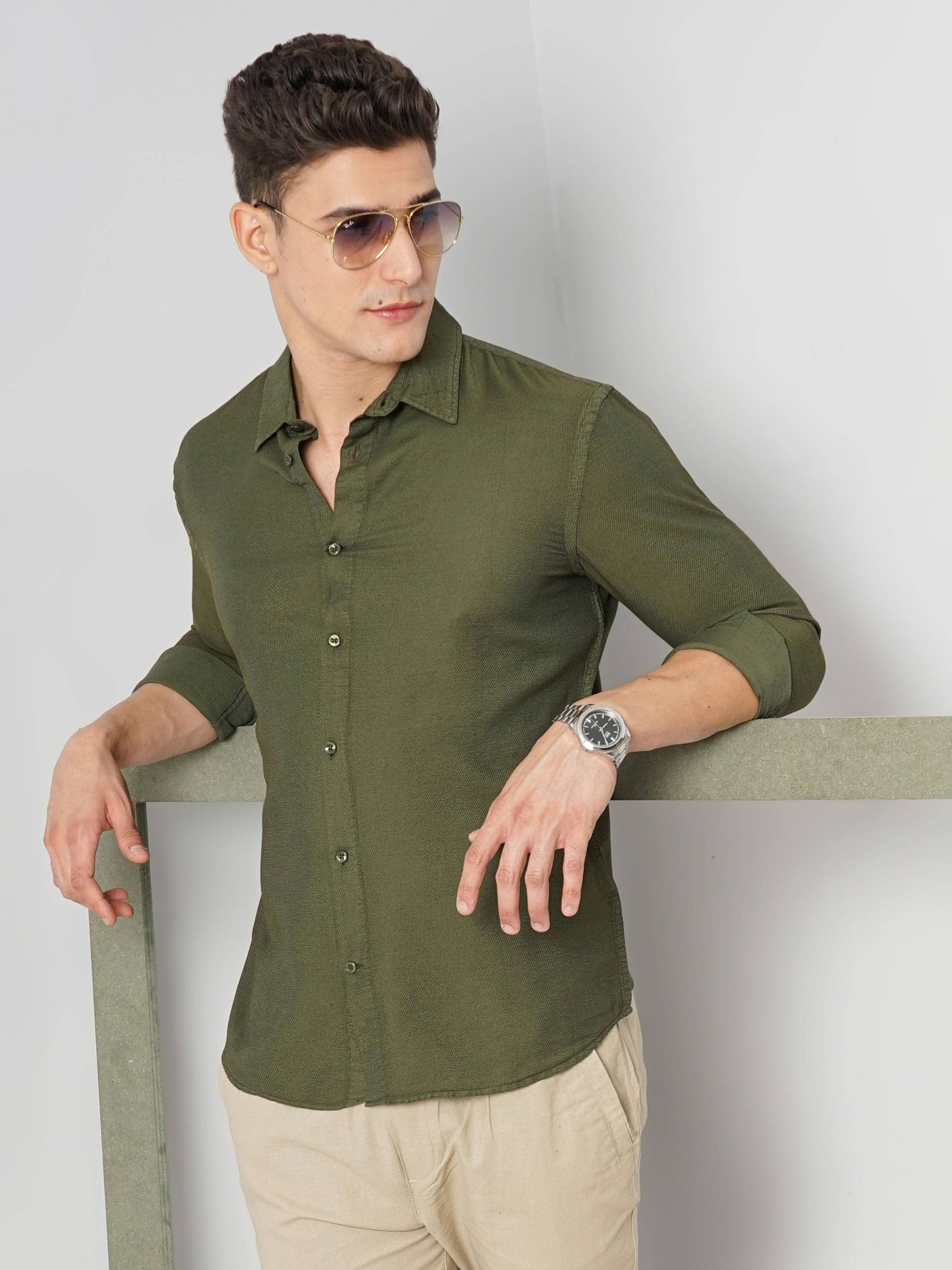 Celio Men Olive Solid Regular Fit Viscose Shirts