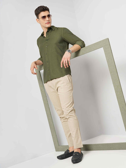 Celio Men Olive Solid Regular Fit Viscose Shirts