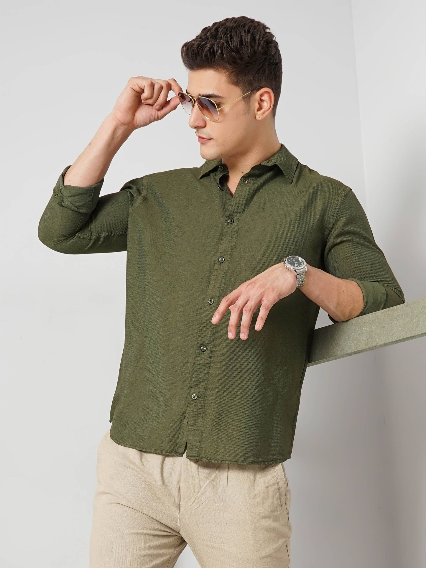 Celio Men Olive Solid Regular Fit Viscose Shirts