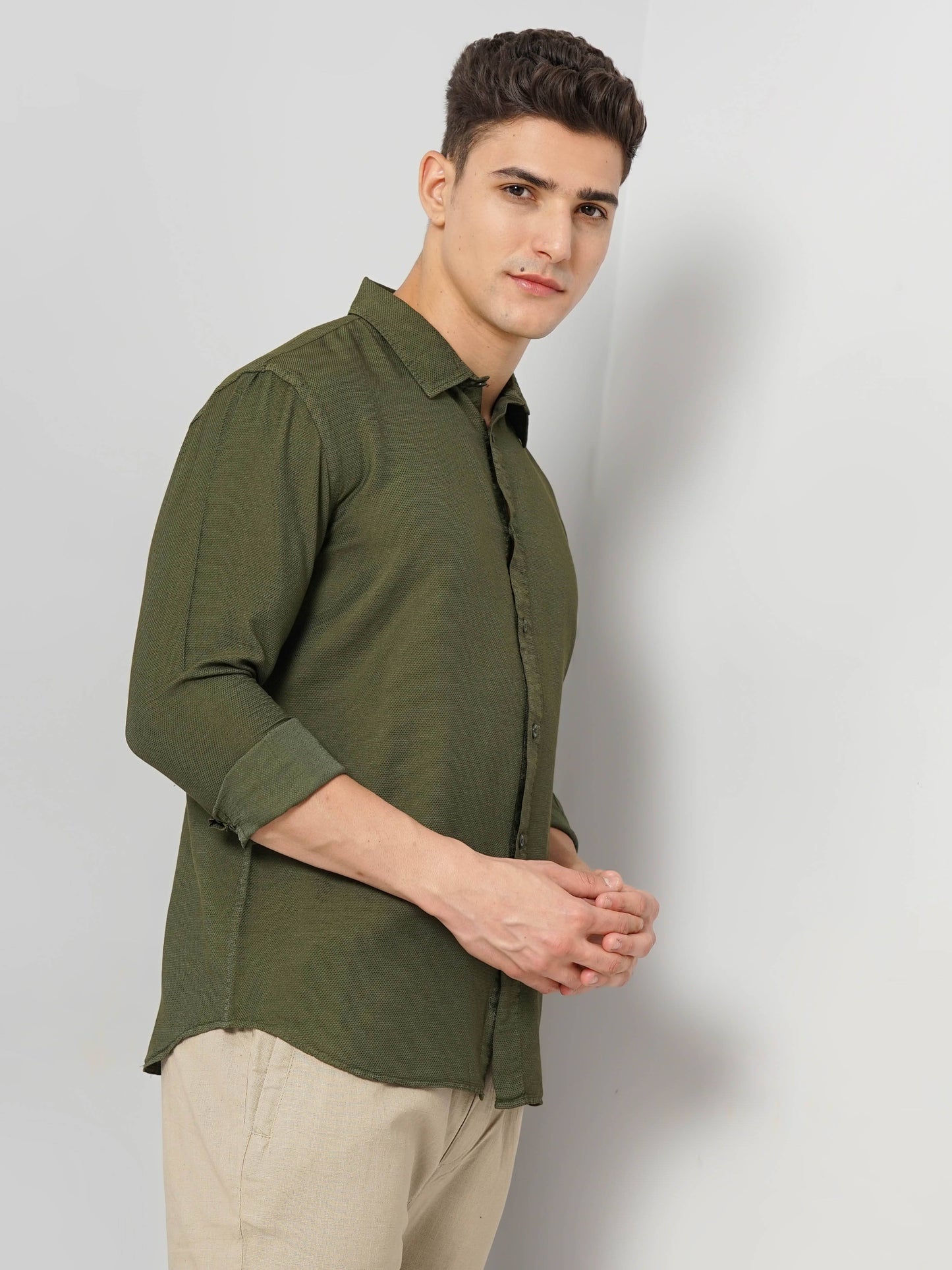 Celio Men Olive Solid Regular Fit Viscose Shirts
