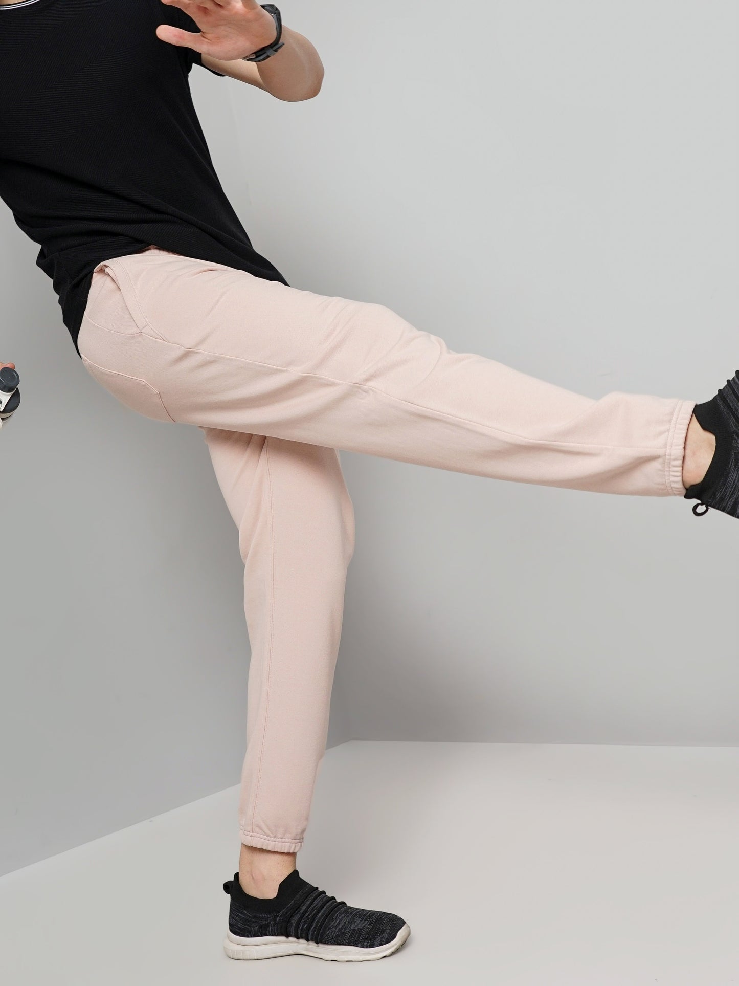 Celio* Men Pink Solid Jogger Fit Cotton Trousers