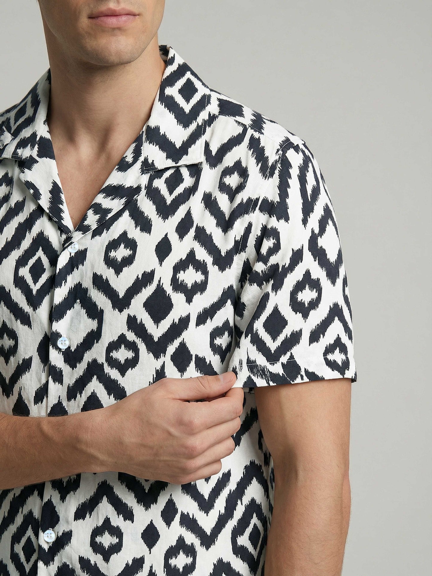 Celio* Men Black Printed Regular Fit Viscose Shirts